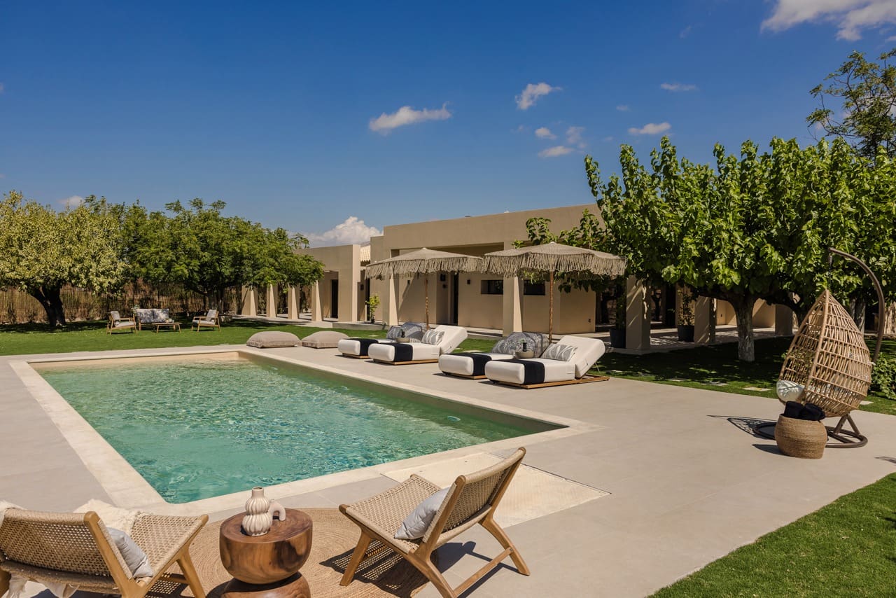 Villa Meltemi Attica: Luxury 4-Bedroom Apartment with Pool, East Attica