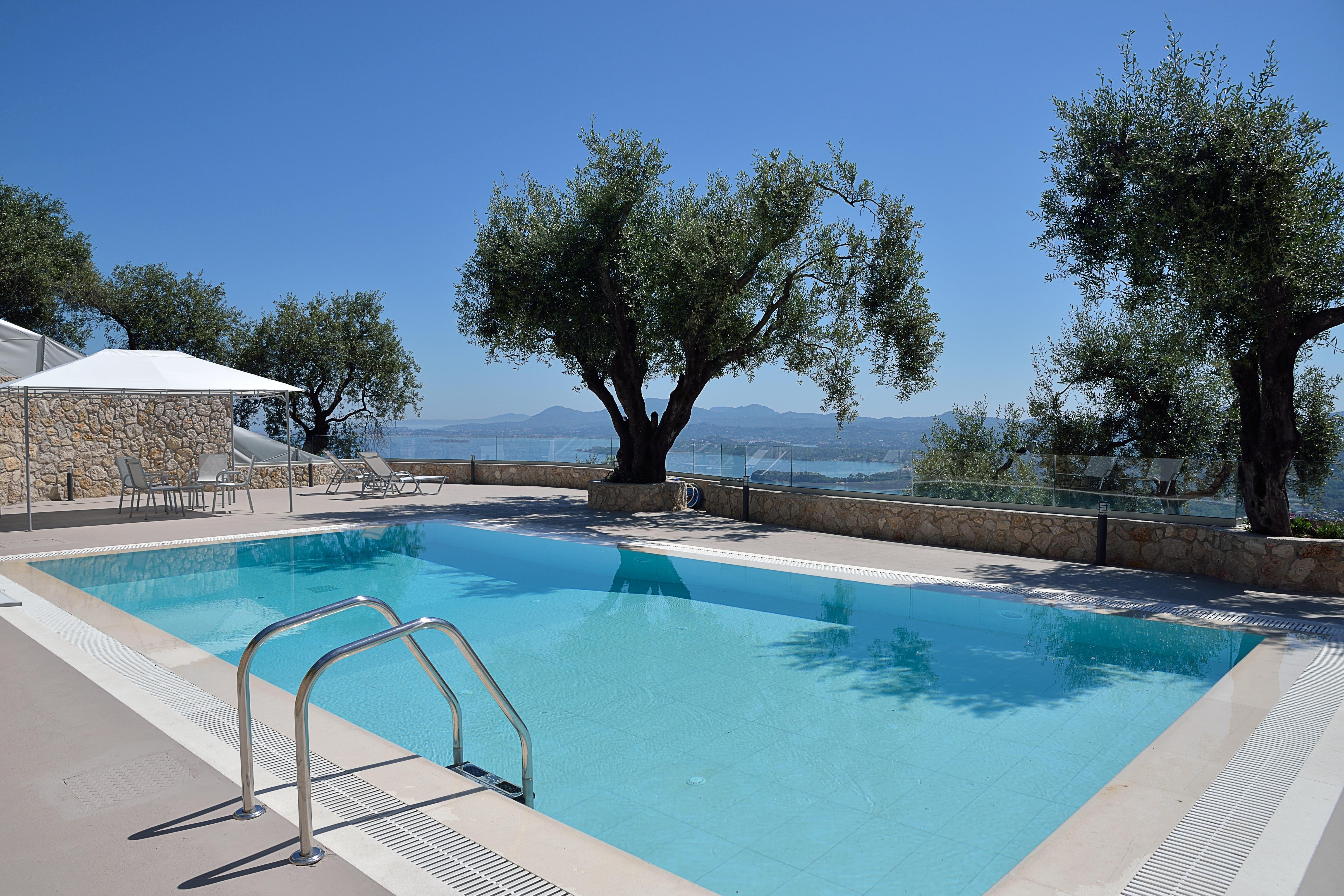Villa Meltemi Barbati Barbati 2: Luxury 5-Bedroom Apartment with Seaview and Pool, Barbati