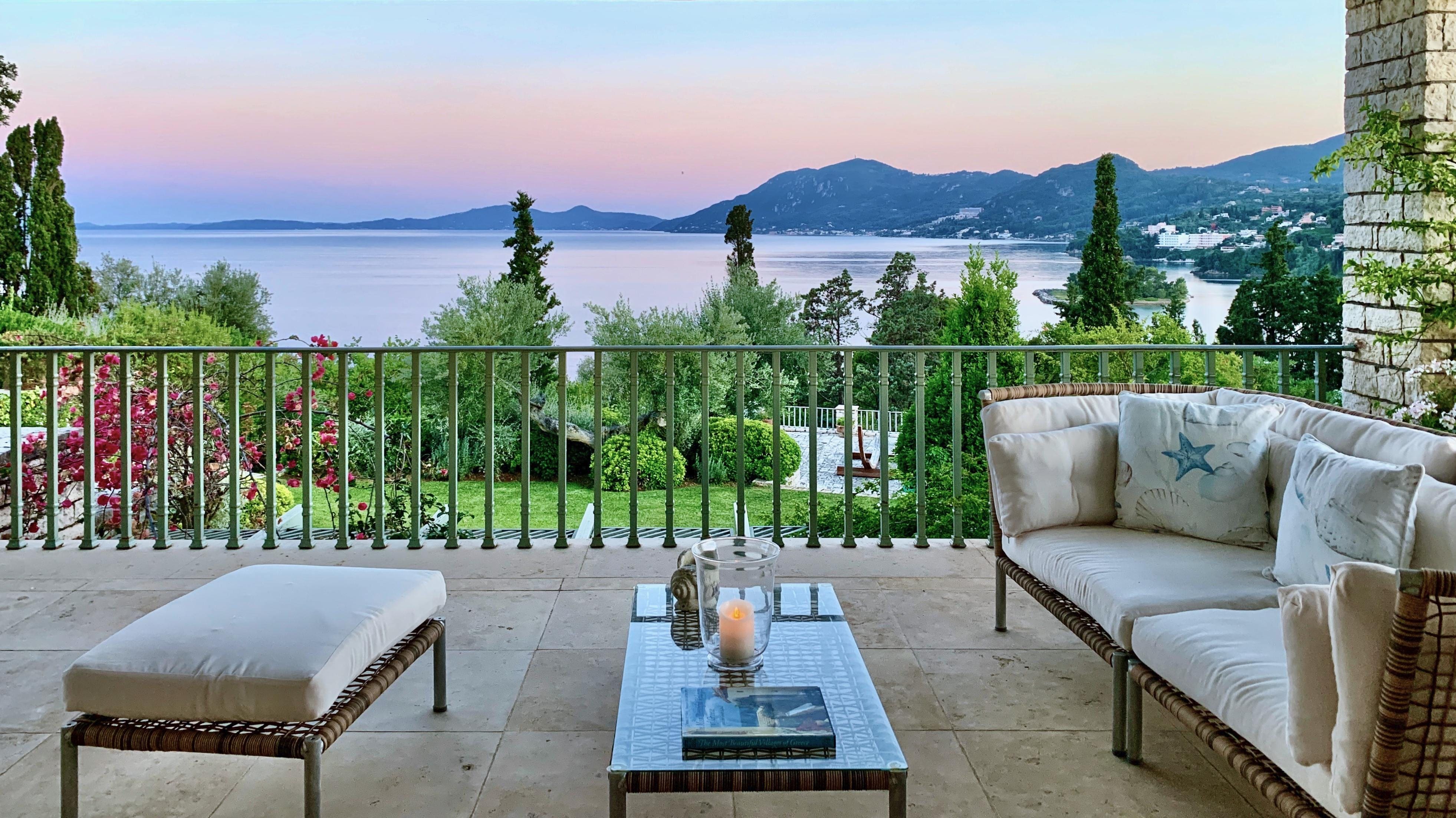 Villa Meltemi Corfu Corfu Town 3: Elegant 9-Bedroom Luxury Apartment with Seaview and Pool, Corfu Town