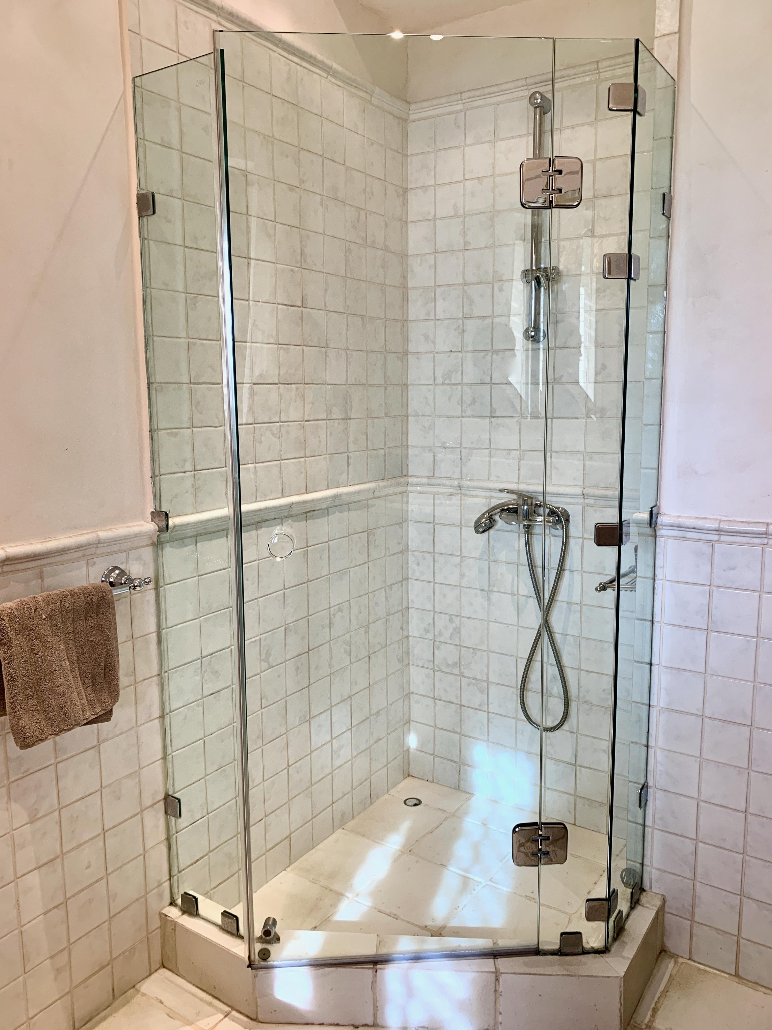 Villa Meltemi Corfu Corfu Town 3: Elegant 9-Bedroom Luxury Apartment with Seaview and Pool, Corfu Town