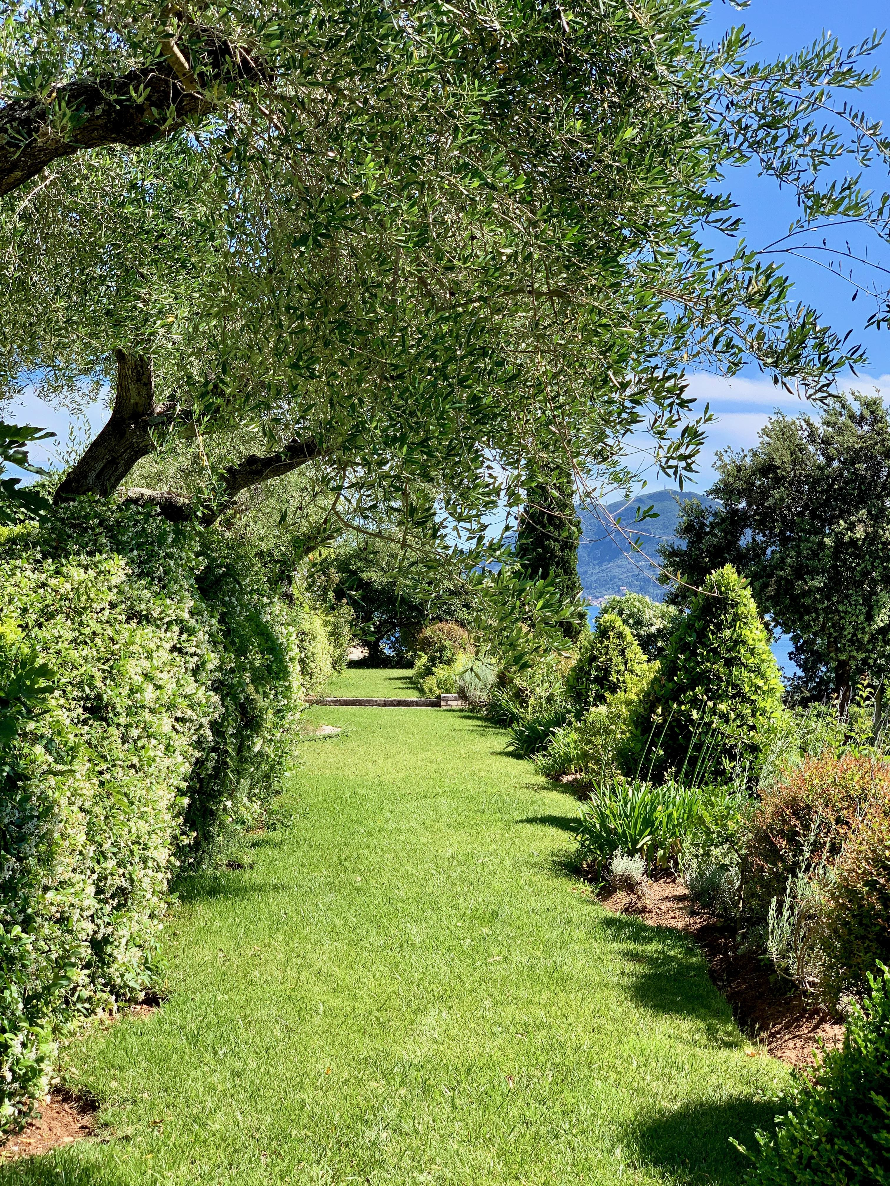 Villa Meltemi Corfu Corfu Town 3: Elegant 9-Bedroom Luxury Apartment with Seaview and Pool, Corfu Town