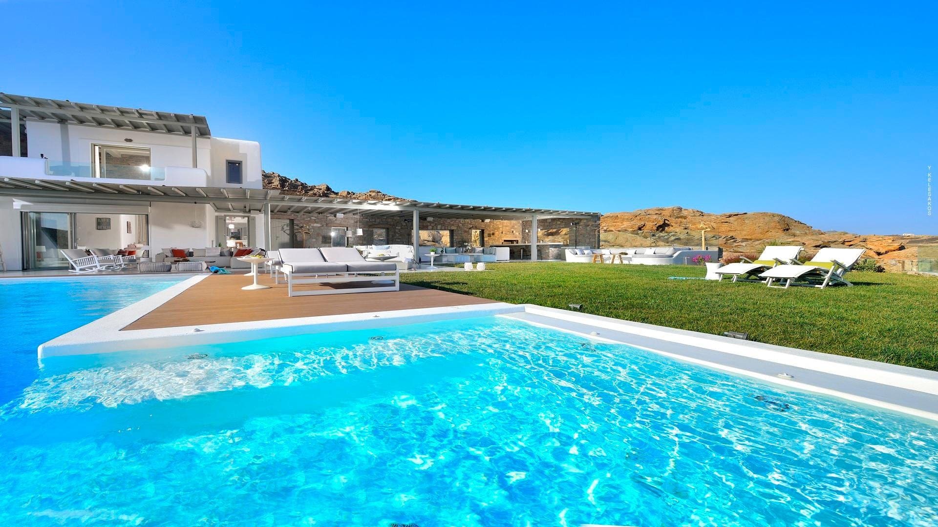 Villa Meltemi Elia Elia 13: Spacious 6-Bedroom Apartment with Infinity Pool and Sea Views, Elia