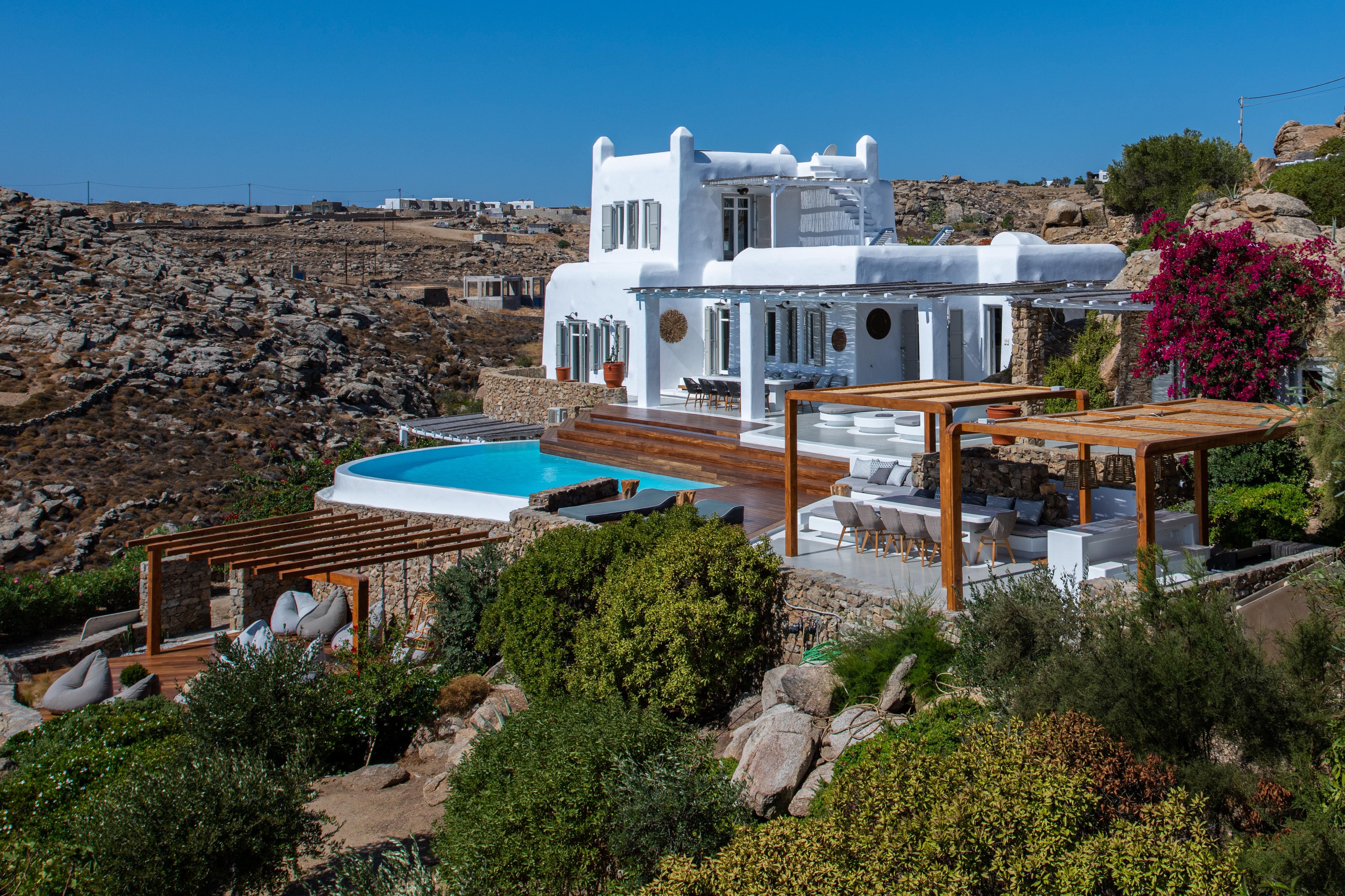 Villa Meltemi Elia Elia 9: Exquisite 6-Bedroom Apartment with Sea Views and Pool, Elia