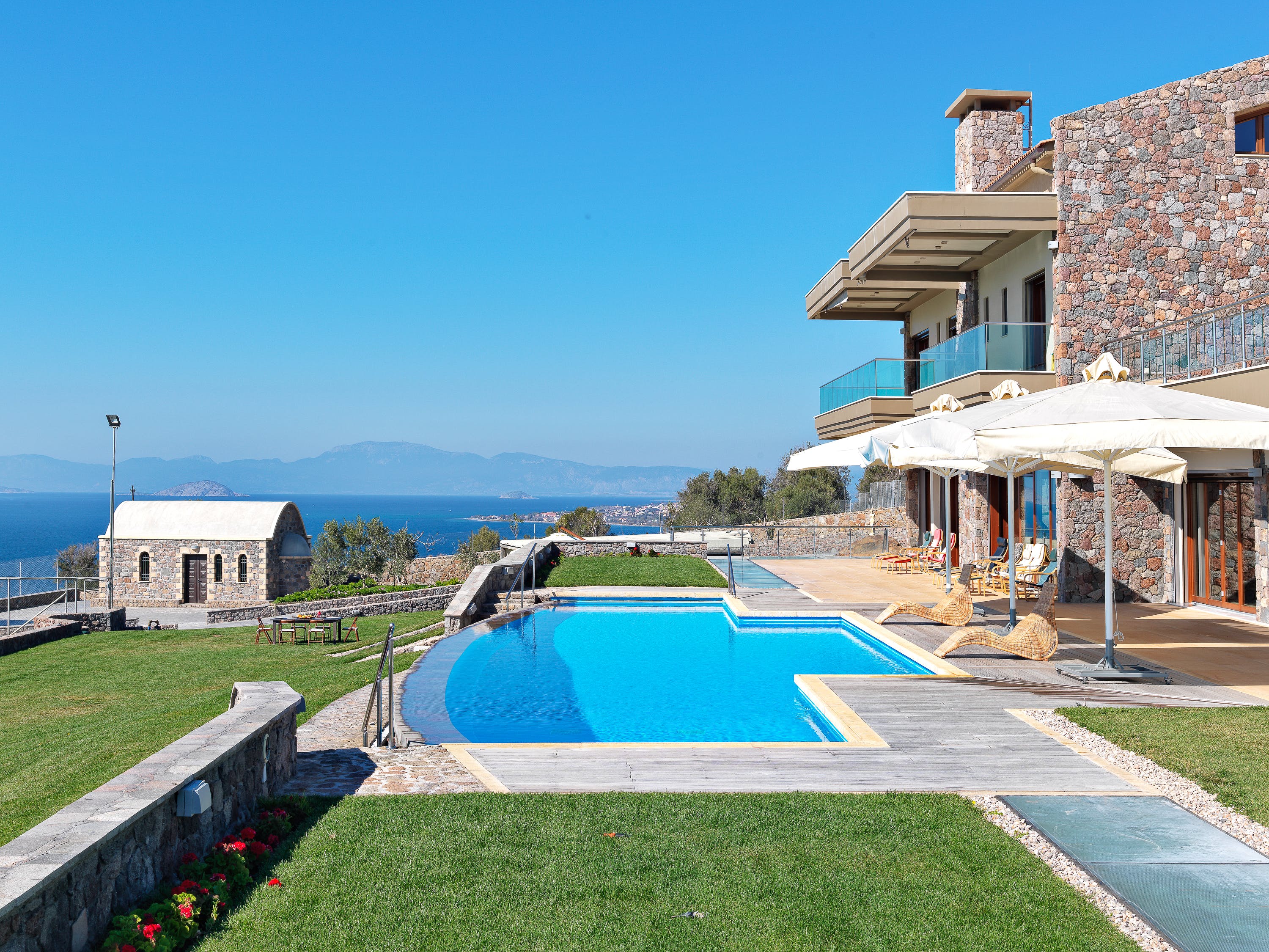Villa Meltemi Elios Elios 5: Spacious 10-Bedroom Apartment with Infinity Pool and Sea Views, Elios