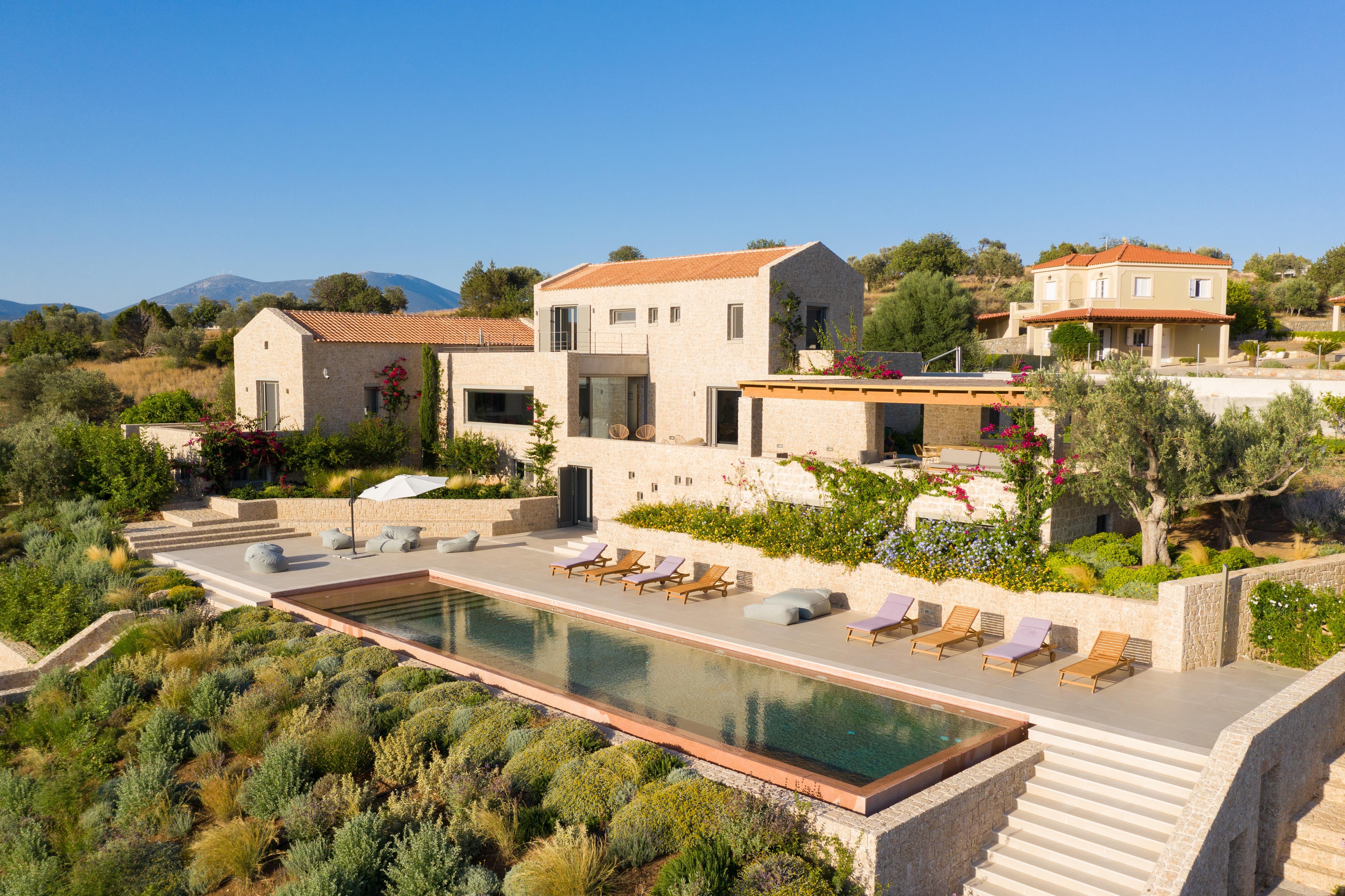 Villa Meltemi Elios Elios 8: Luxury 9-Bedroom Apartment with Tennis Court and Seaview, Elios