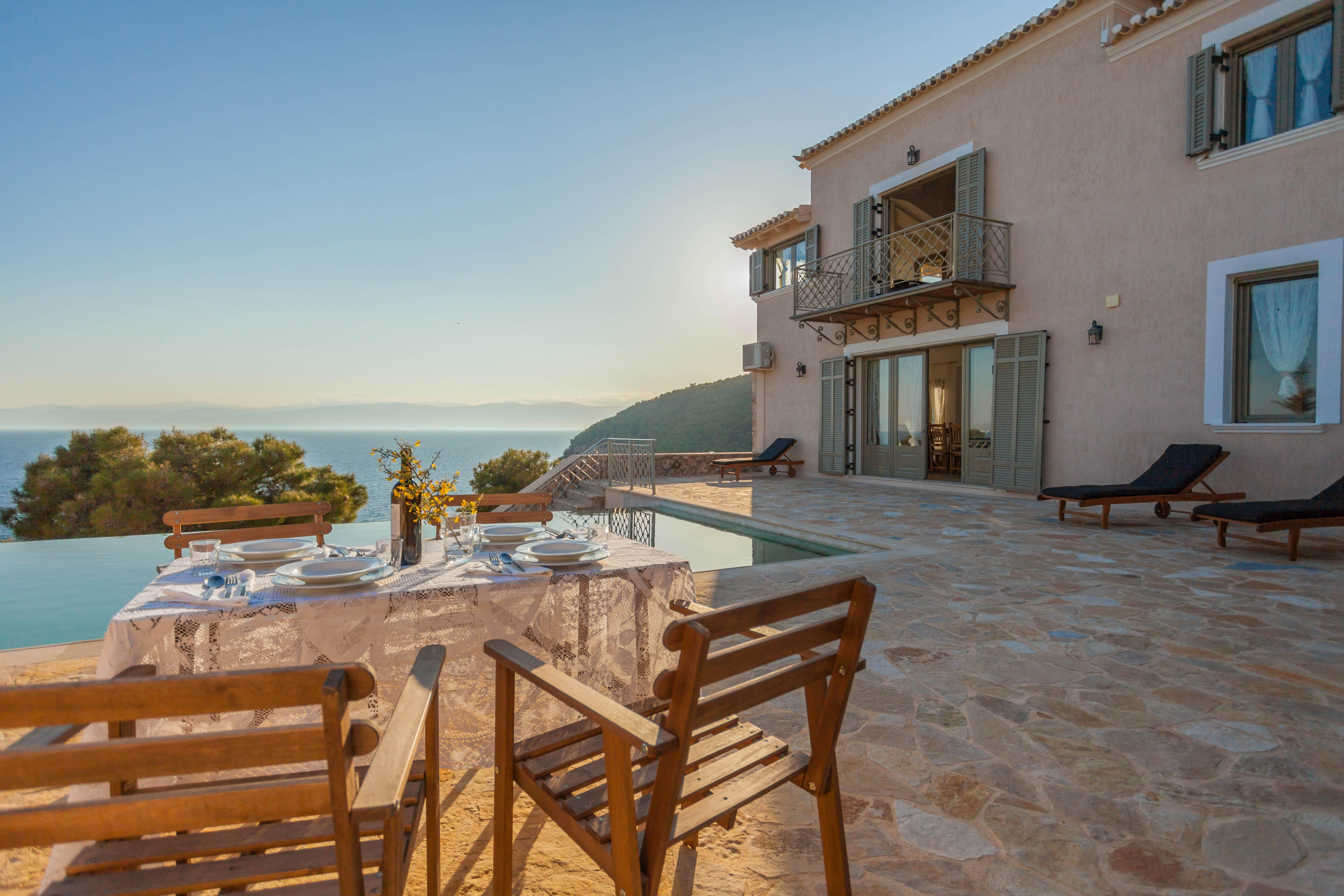 Villa Meltemi Elios Elios 9: Elegant 4-Bedroom Apartment with Seaview and Pool, Argolis