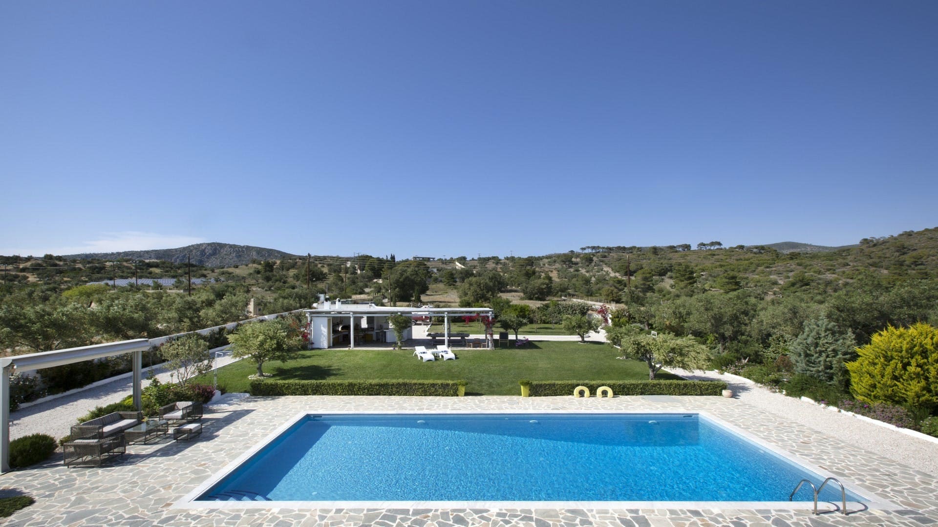 Villa Meltemi Elios Elios: Lavish 9-Bedroom Apartment with Seaview and Pool, Corinthia