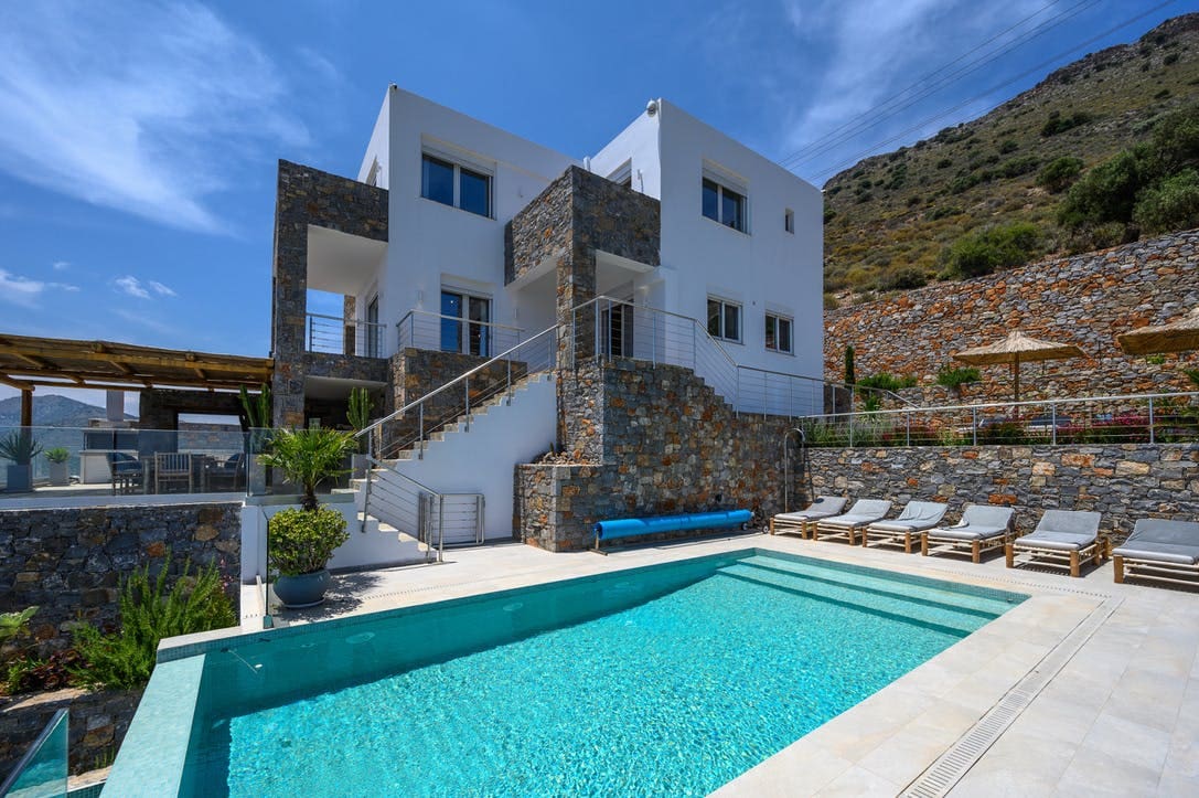 Villa Meltemi Elounda Elounda 9: Spacious 5-Bedroom Luxury Apartment with Infinity Pool, Elounda