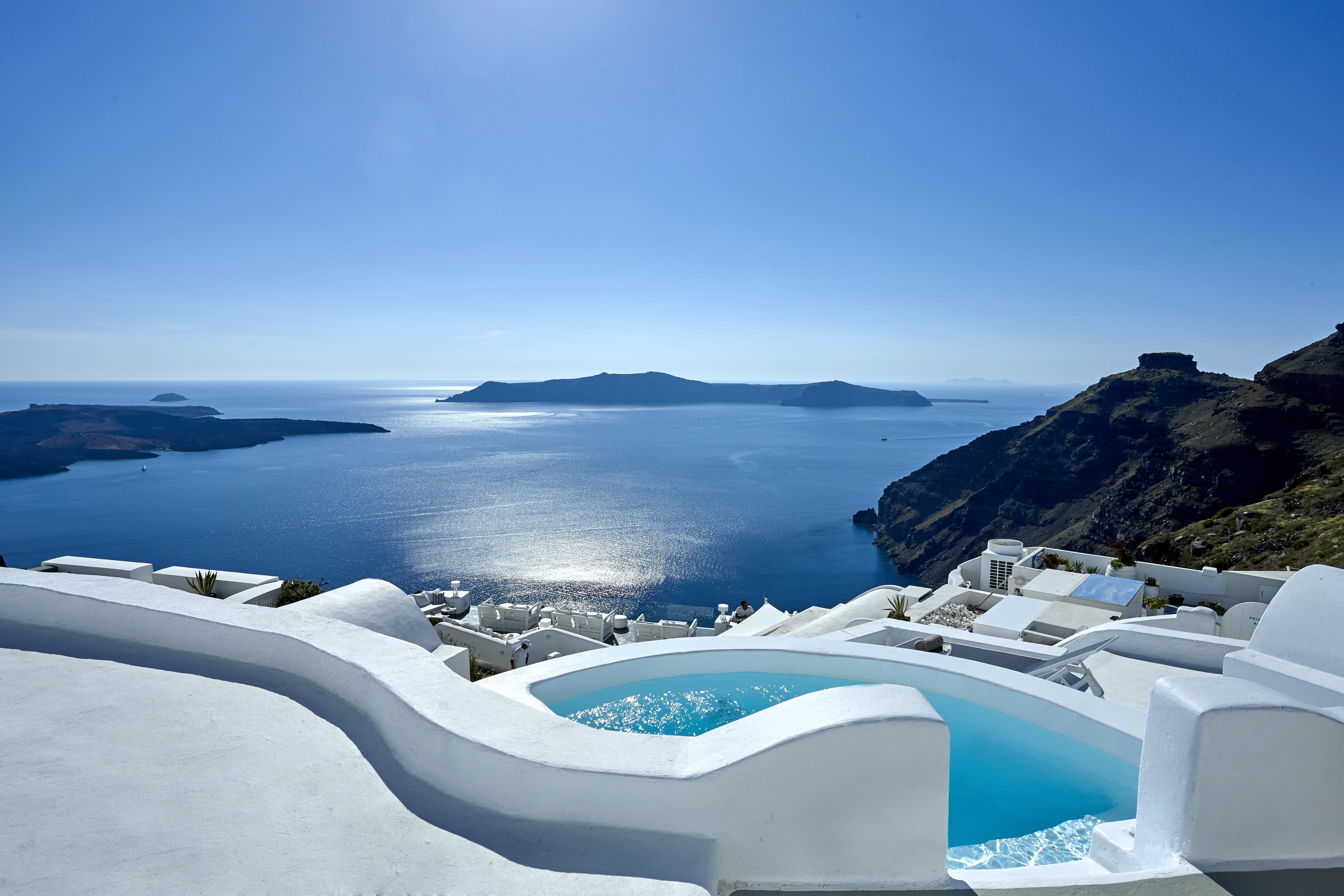 Villa Meltemi Firostefani: Luxury 3-Bedroom Villa with Hot Tub and Sea Views, Santorini