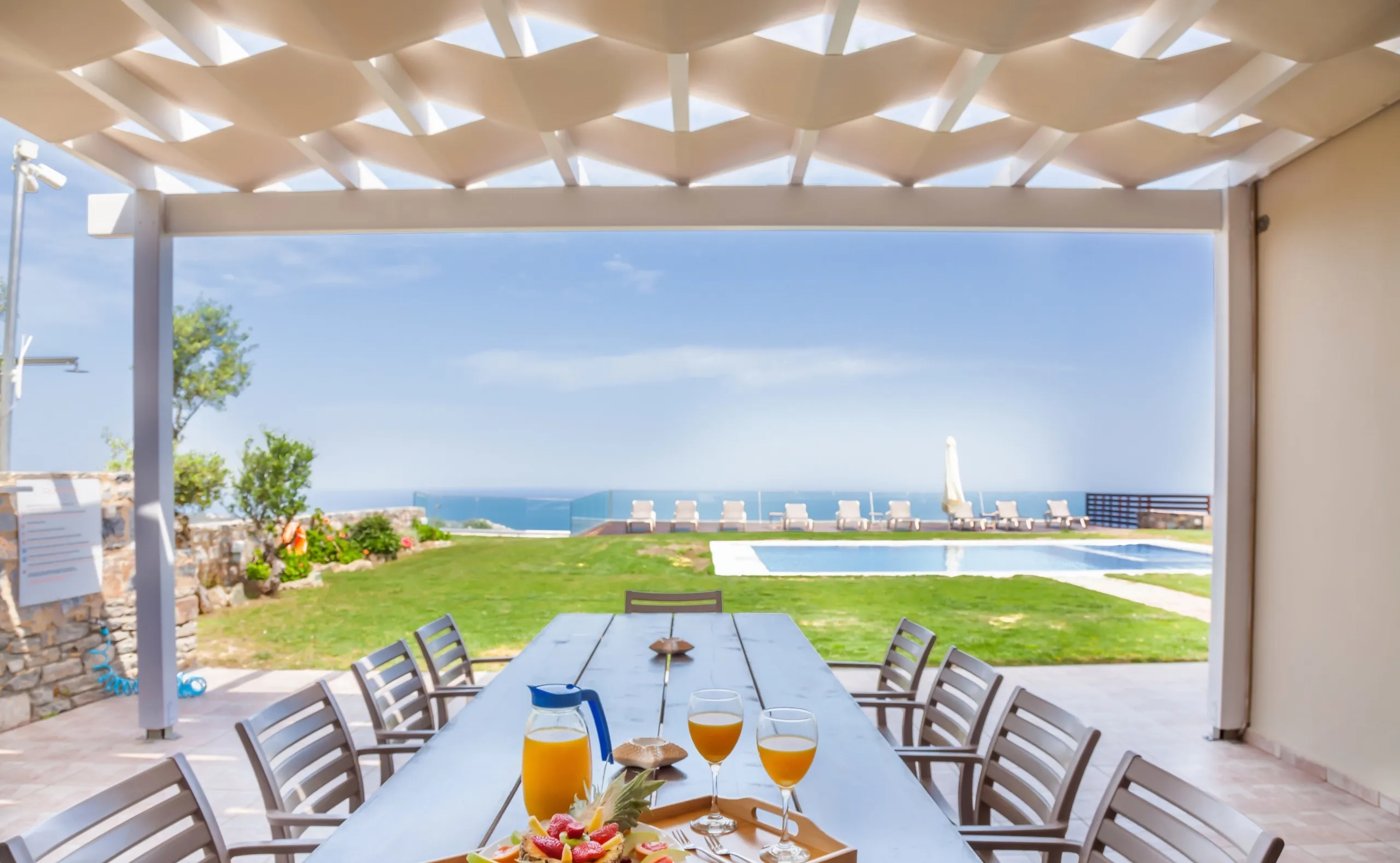 Villa Meltemi Heraklion Heraklion Town 8: Spacious 11-Bedroom Apartment with Pool and Sea View, Heraklion