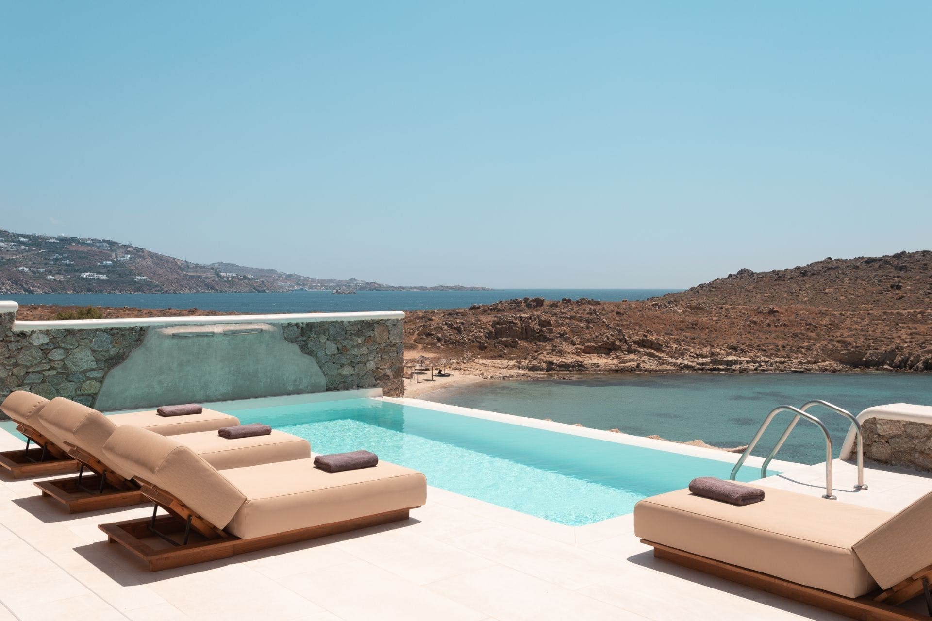 Villa Meltemi Ioannis Agios Ioannis 5: Luxury 2-Bedroom Apartment with Infinity Pool and Seaview, Agios Ioannis