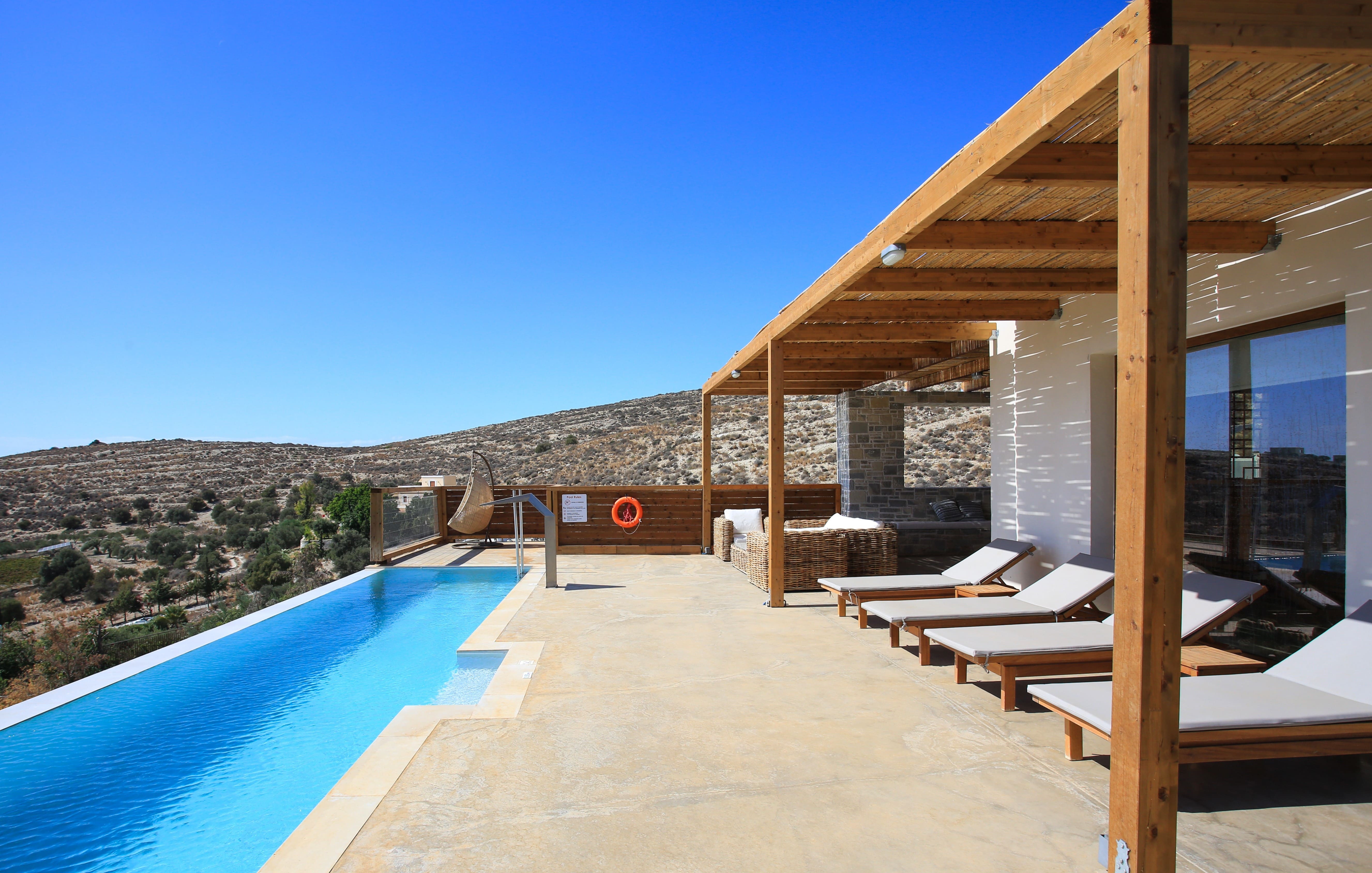 Villa Meltemi Kalamaki: Charming 2-Bedroom Apartment with Seaview and Pool, Crete