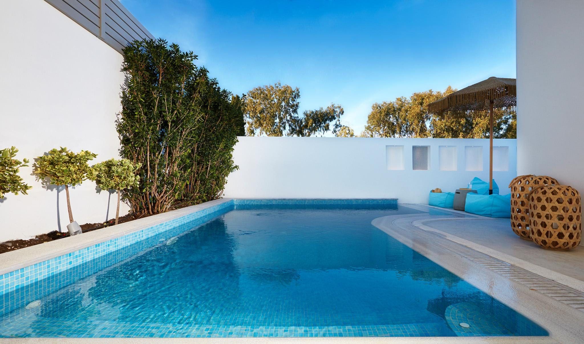 Villa Meltemi Kamari: Stylish 2-Bedroom Luxury Apartment with Pool and Sea Views, Santorini