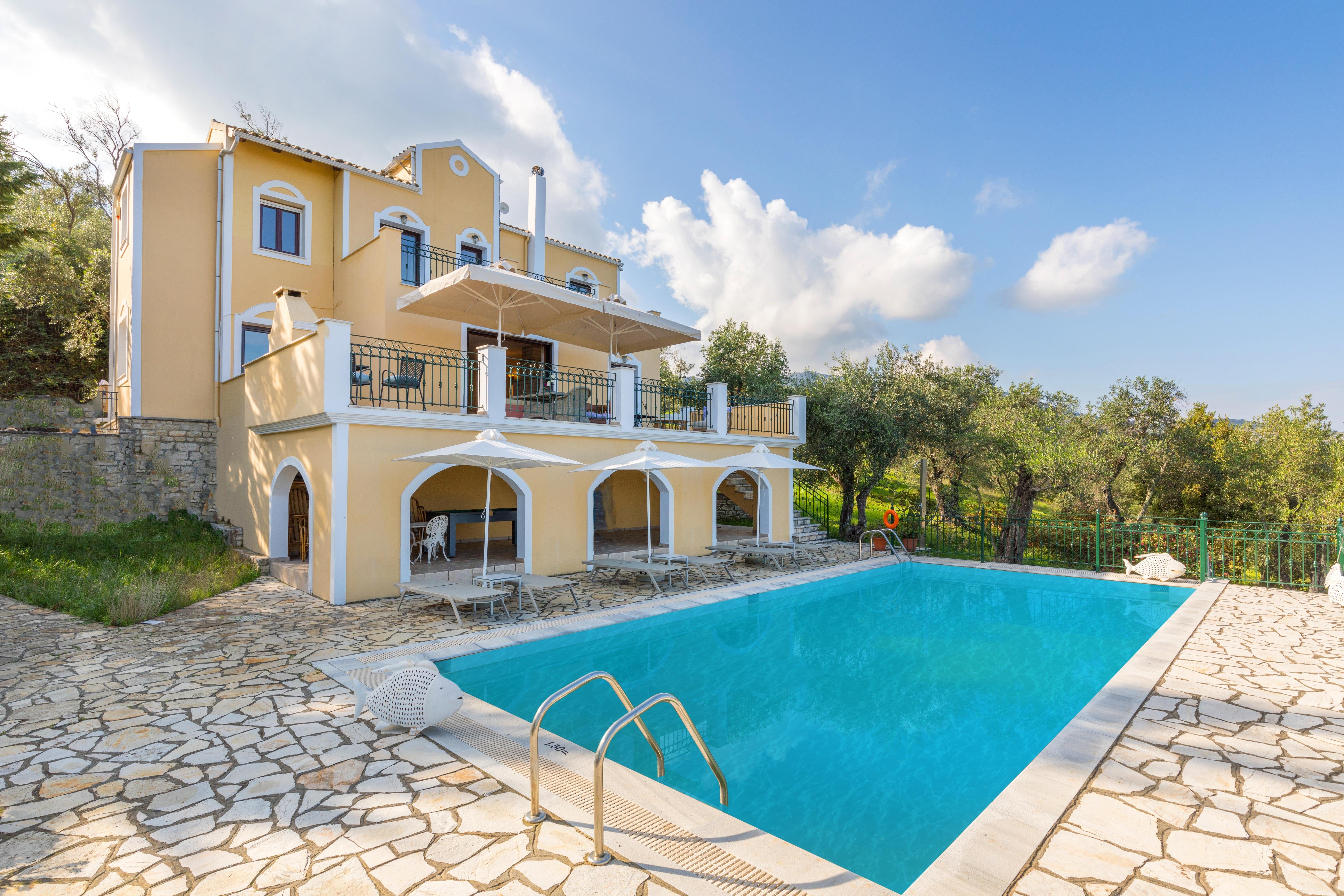 Villa Meltemi Kassiopi Kassiopi 8: Elegant 5-Bedroom Villa with Pool and Sea View, Kassiopi