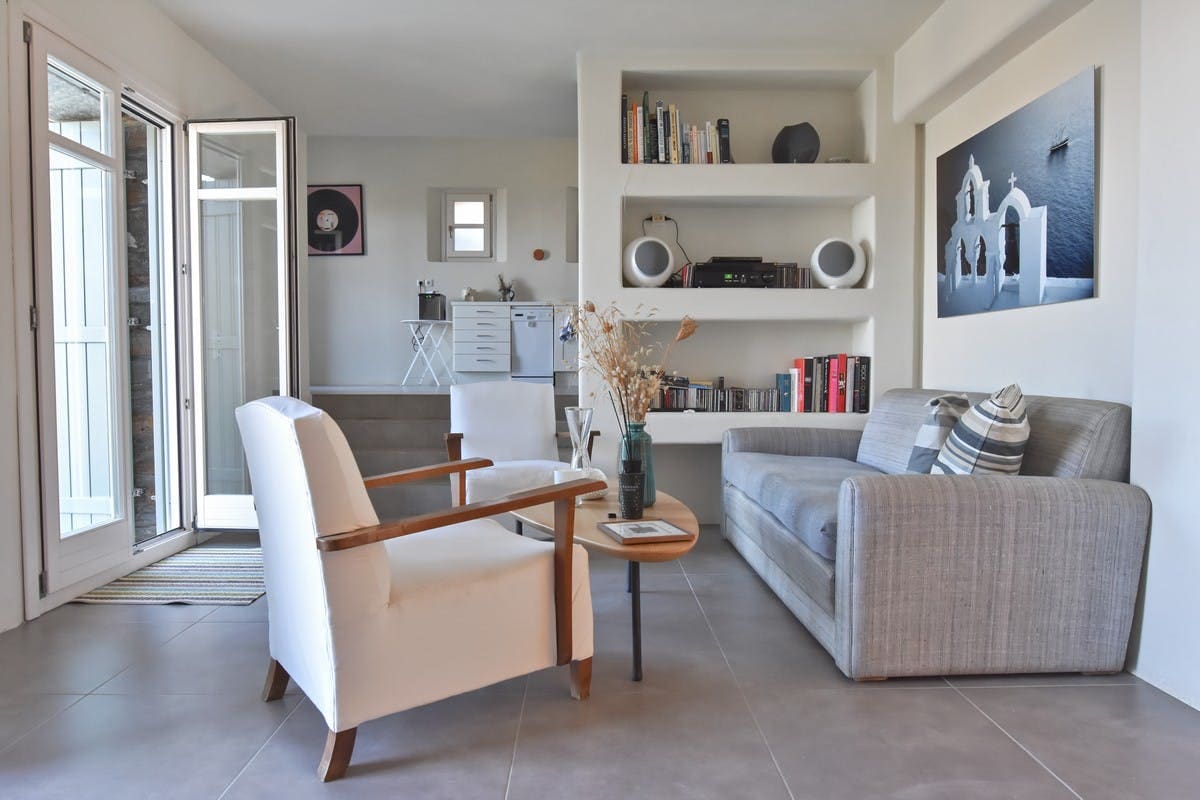 Villa Meltemi Kea Kea 12: Deluxe 4-Bedroom Beachfront Apartment with Pool, Kea Greece