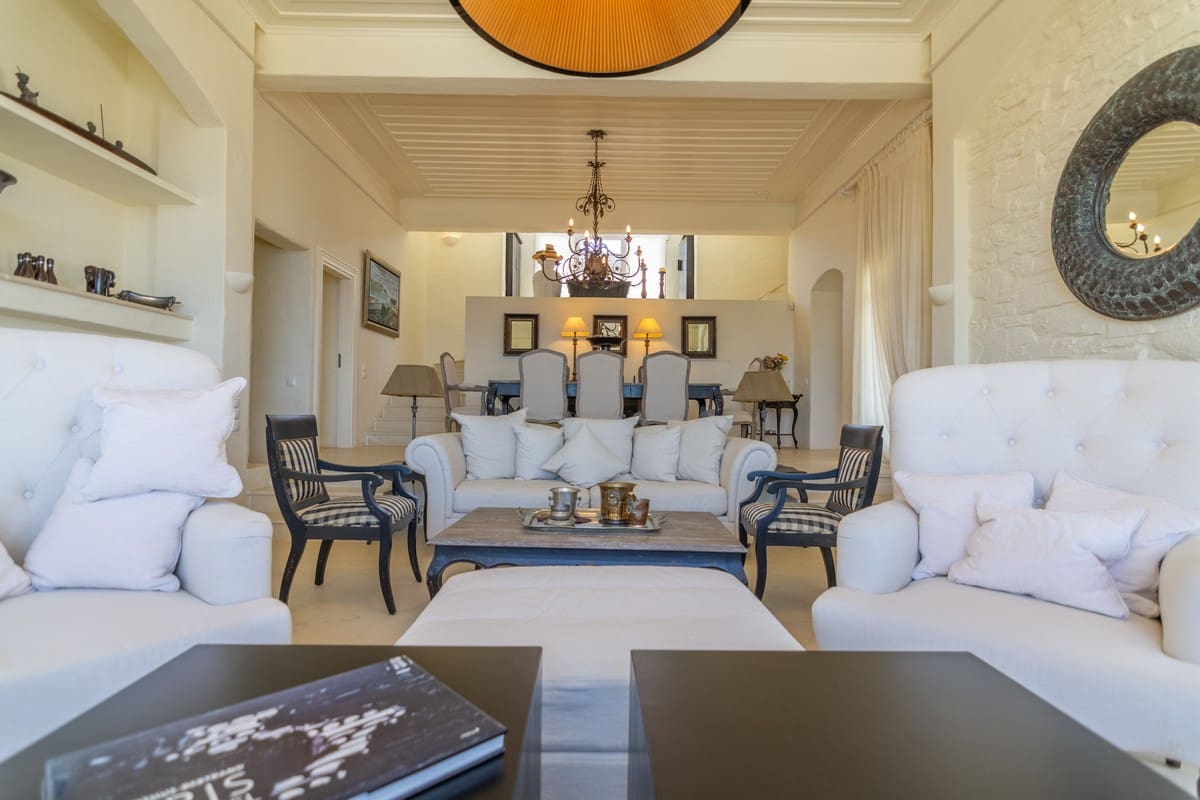 Villa Meltemi Kea Kea 16: Luxury 6-Bedroom Apartment with Seaview and Pool, Kea