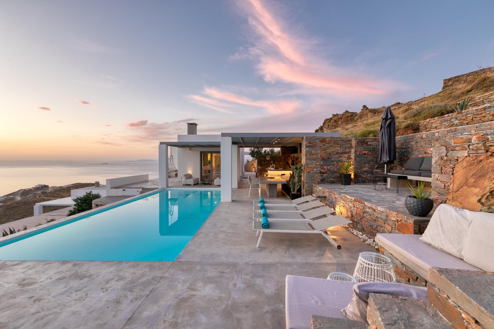 Villa Meltemi Kea Kea 17: Luxury 4-Bedroom Apartment with Seaview and Pool, Kea