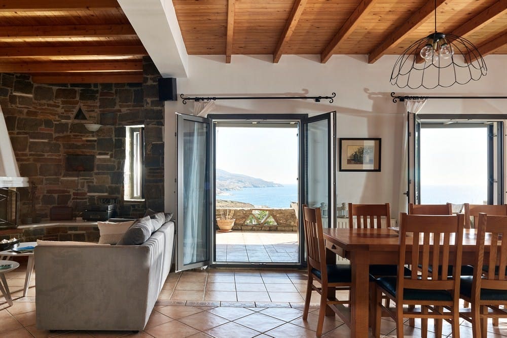 Villa Meltemi Kea Kea 22: Spacious 5-Bedroom Apartment with Infinity Pool and Sea View, Kea