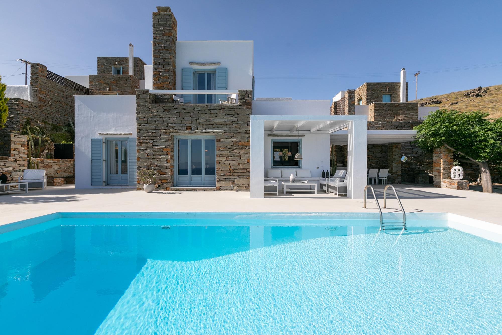 Villa Meltemi Kea Kea 6: Luxury 4-Bedroom Apartment with Infinity Pool and Sea Views, Kea