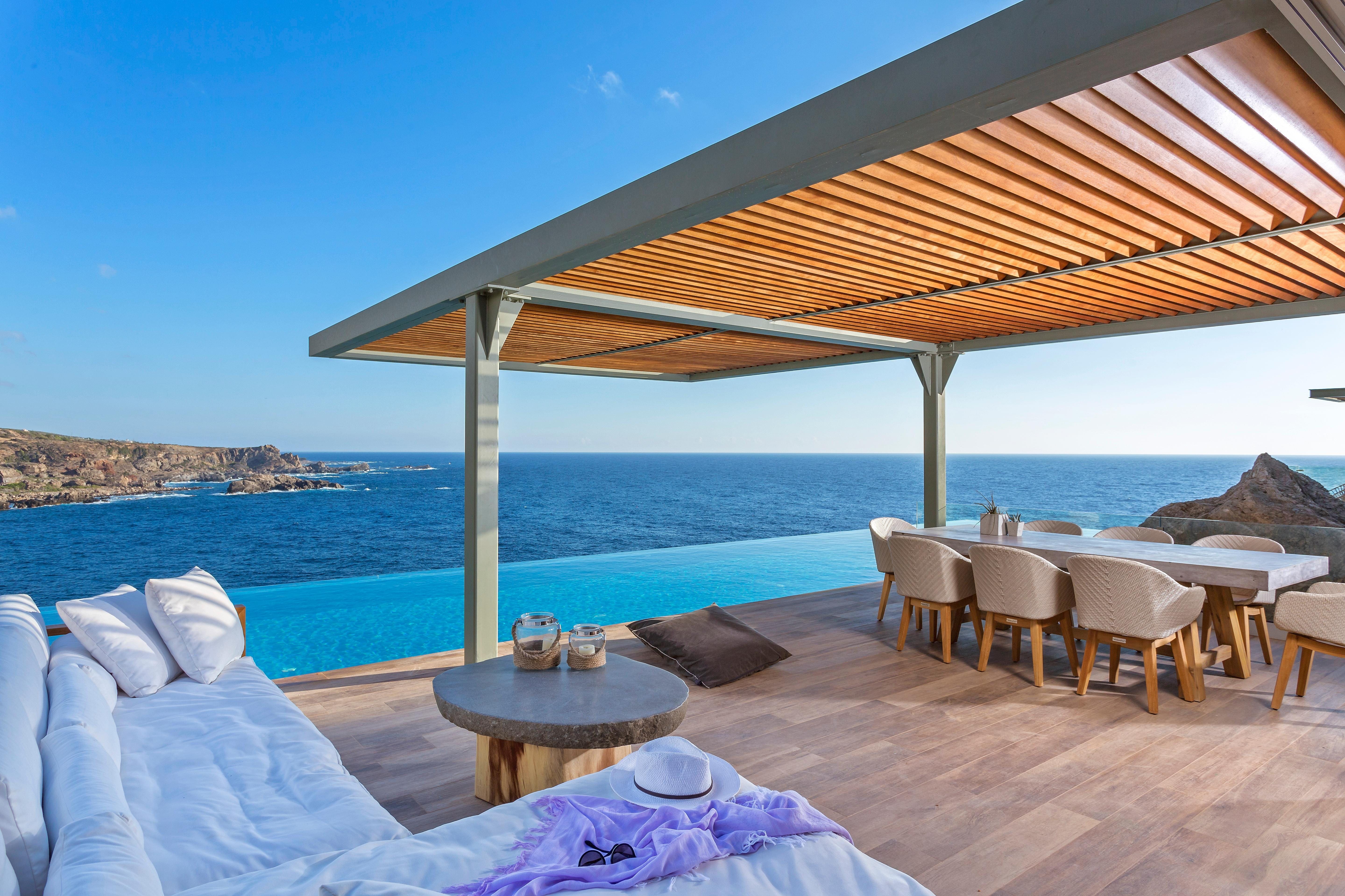 Villa Meltemi Kissamos Kissamos 27: Spectacular 4-Bedroom Beachside Apartment with Pool and Seaviews, Kissamos