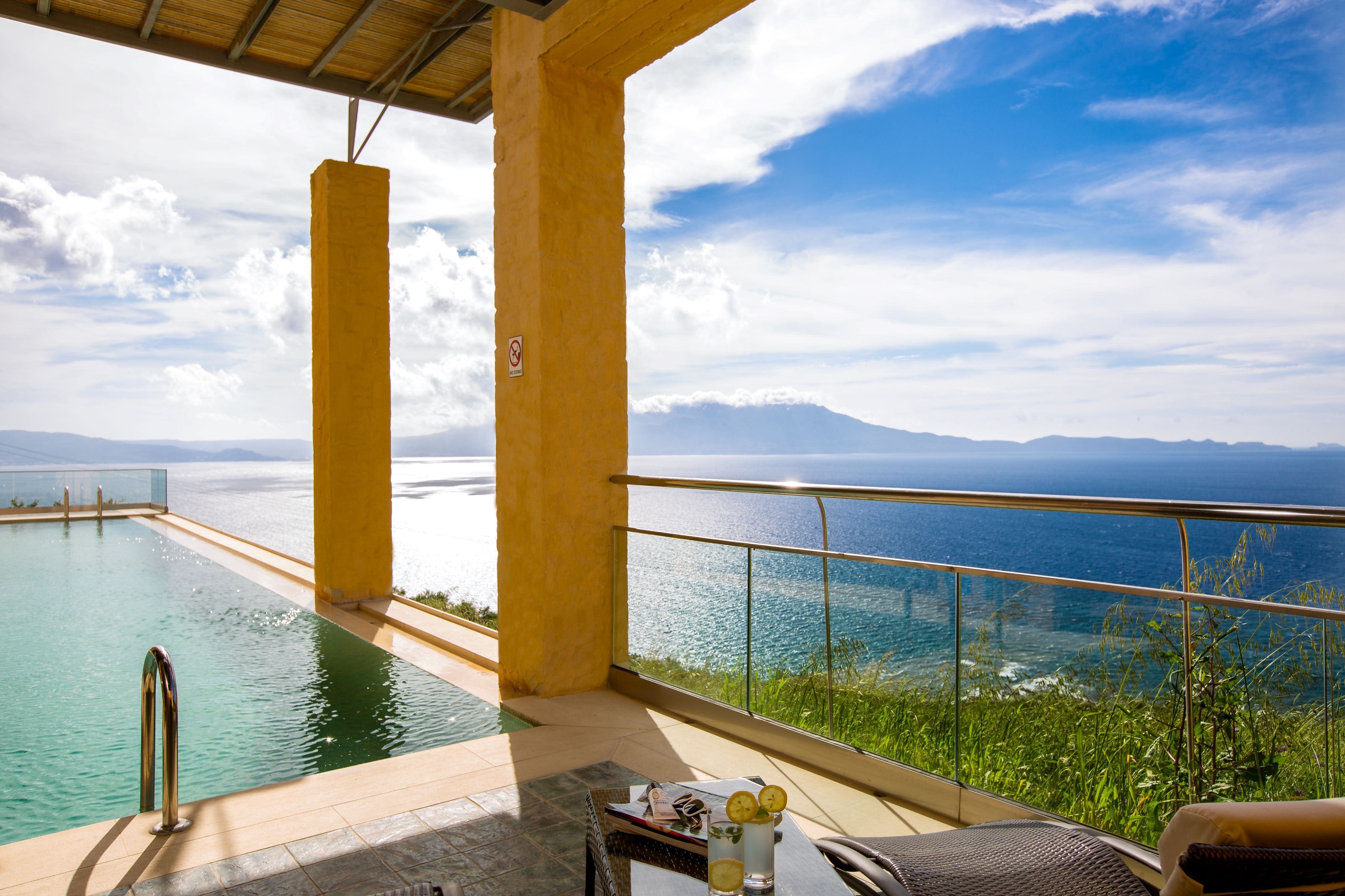 Villa Meltemi Kissamos Kissamos 28: Elegant 2-Bedroom Apartment with Infinity Pool and Sea Views, Kissamos