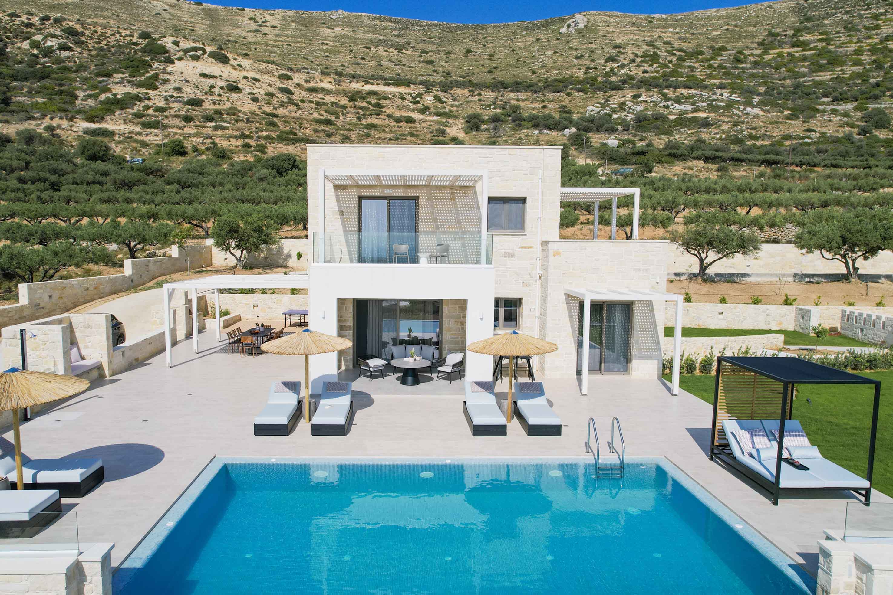 Villa Meltemi Kissamos Kissamos 29: Spacious 8-Bedroom Apartment with Sea Views and Pool, Kissamos