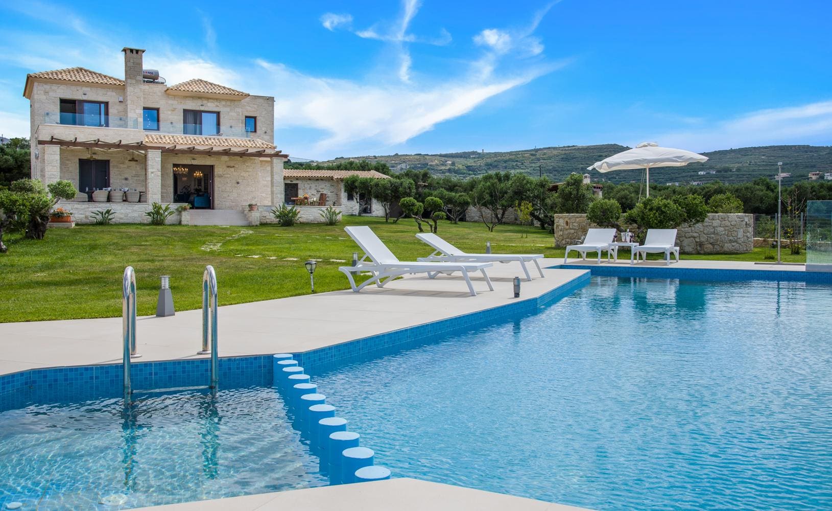 Villa Meltemi Kissamos Kissamos 32: Elegant 4-Bedroom Apartment with Infinity Pool, Kissamos