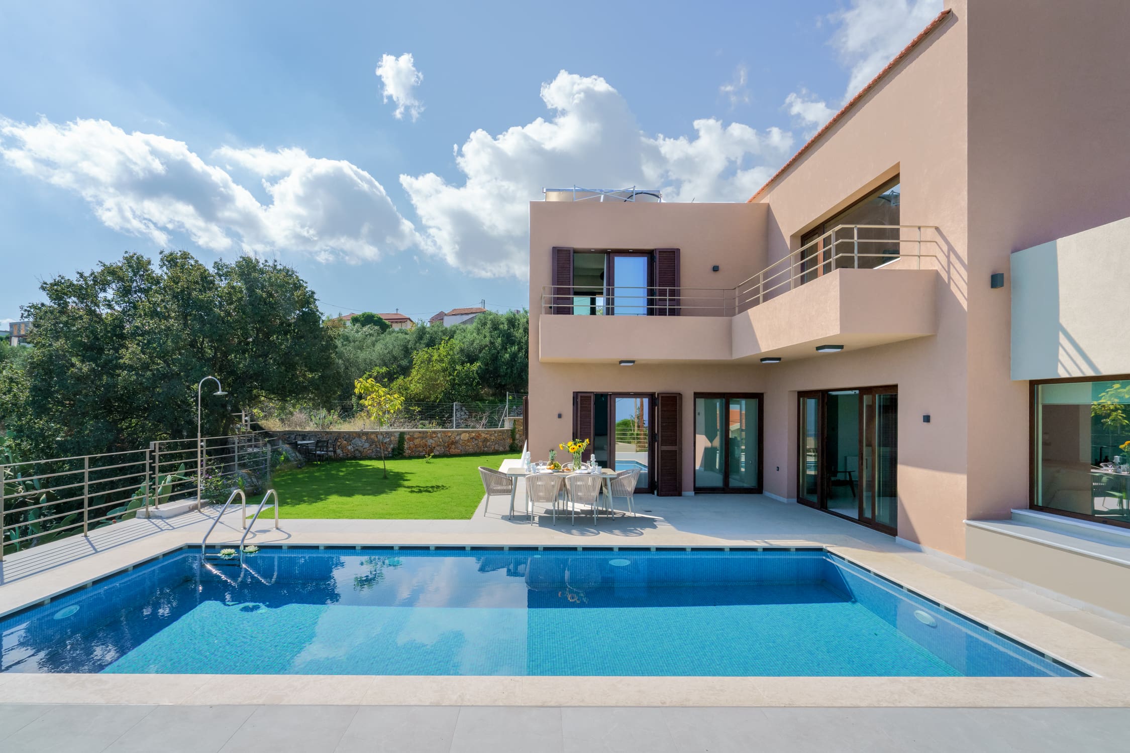 Villa Meltemi Kokkino Kokkino Chorio 11: Spacious 8-Bedroom Apartment with Seaview and Pools, Kokkino Chorio