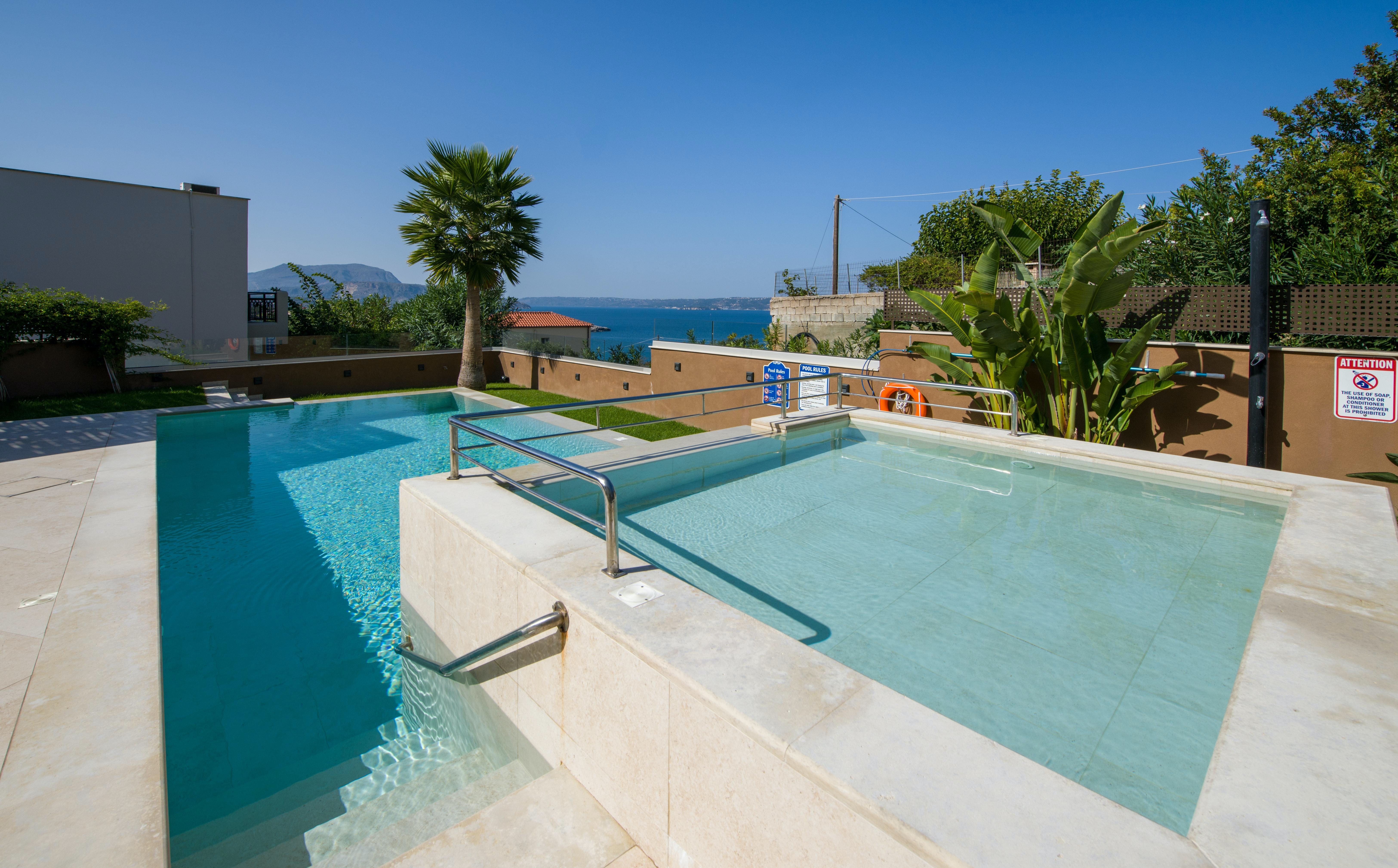 Villa Meltemi Kokkino Kokkino Chorio 15: Spacious 4-Bedroom Apartment with Seaview and Pool, Kokkino Chorio