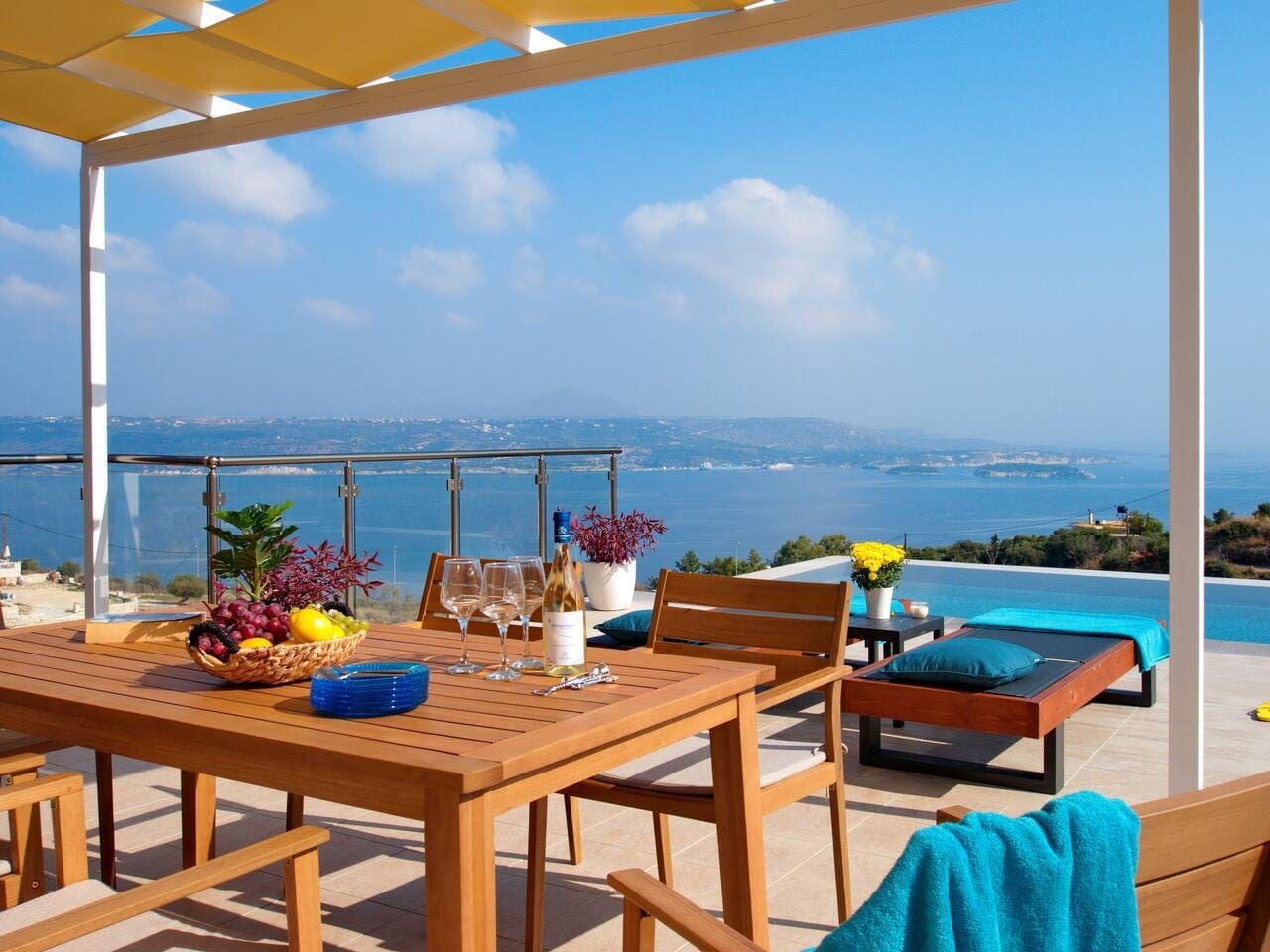 Villa Meltemi Kokkino Kokkino Chorio 17: Chic 3-Bedroom Apartment with Infinity Pool and Sea Views, Kokkino Chorio