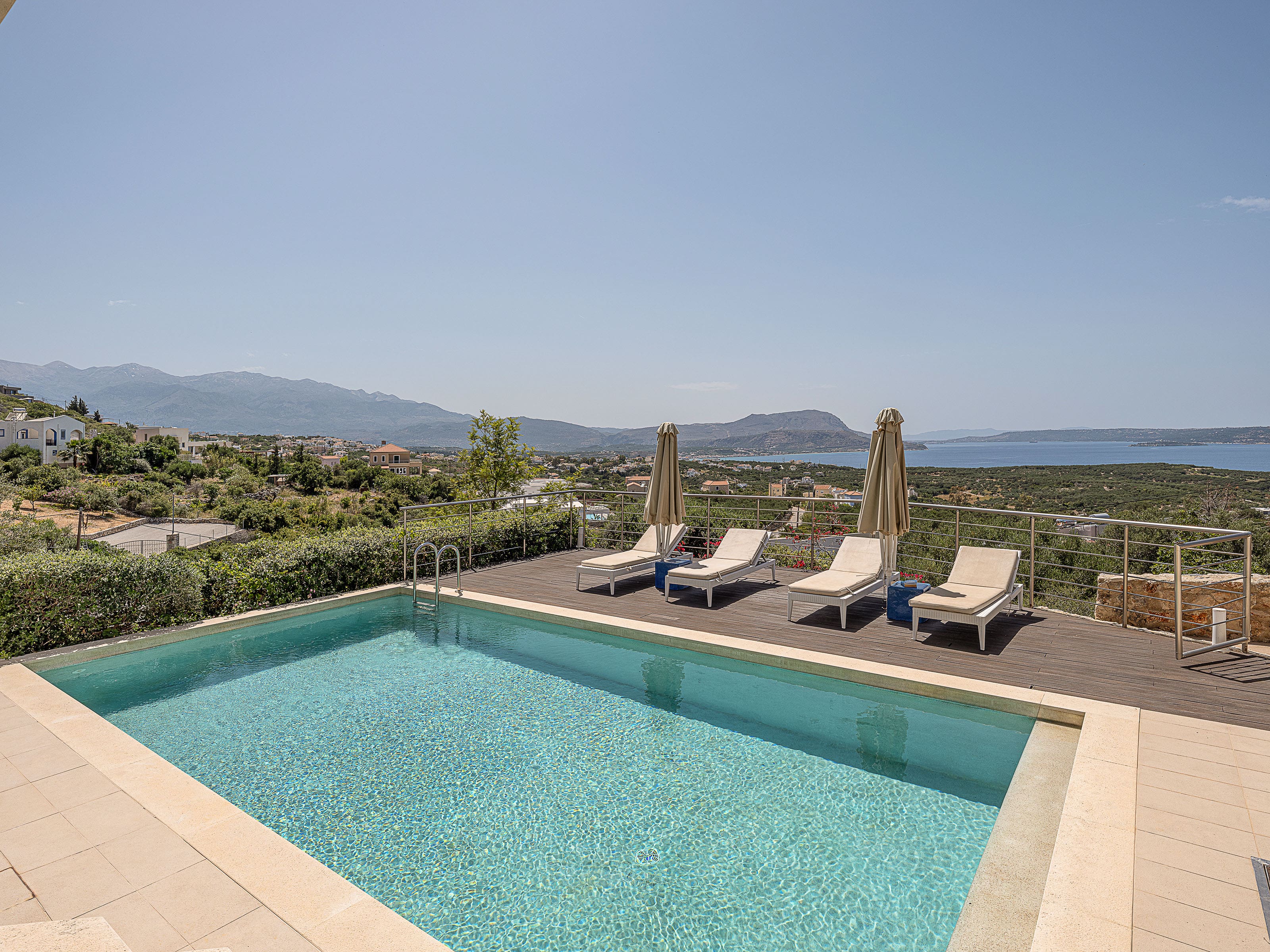 Villa Meltemi Kokkino Kokkino Chorio 18: Luxury 7-Bedroom Apartment with Sea View and Pool, Kokkino Chorio