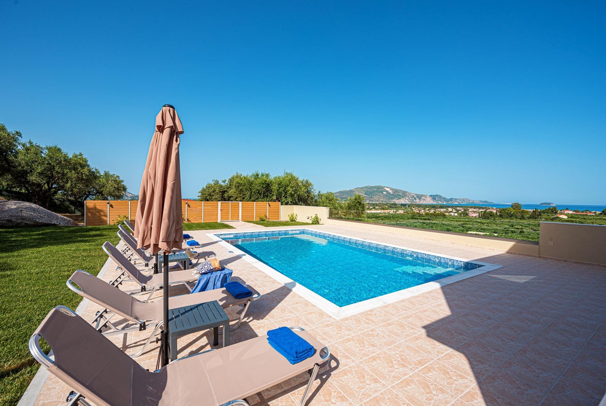 Villa Meltemi Laganas Laganas 2: Elegant 2-Bedroom Apartment with Sea Views and Pool, Zakynthos