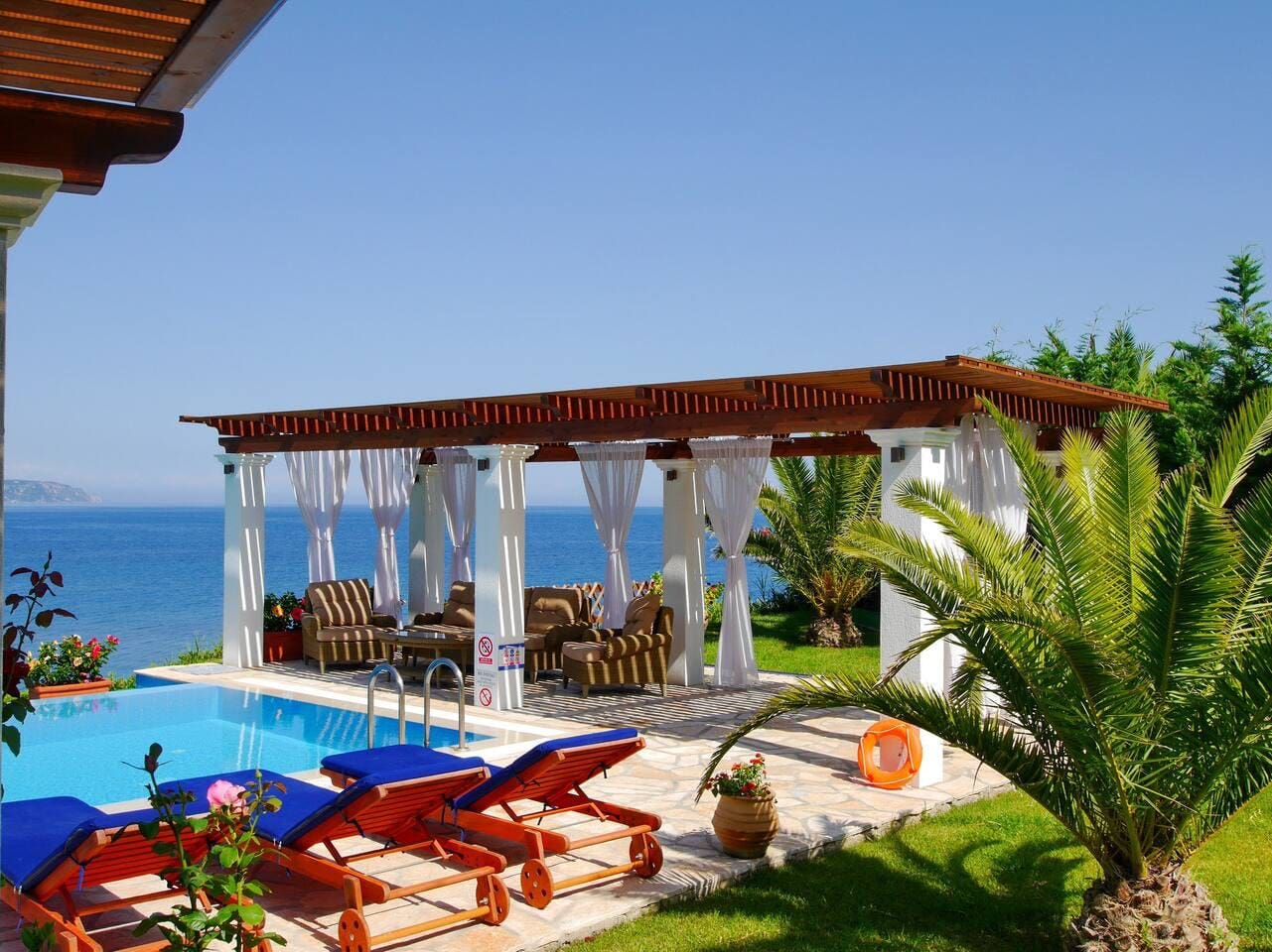 Villa Meltemi Livathos Livathos 12: Chic 3-Bedroom Apartment with Infinity Pool, Kefallonia