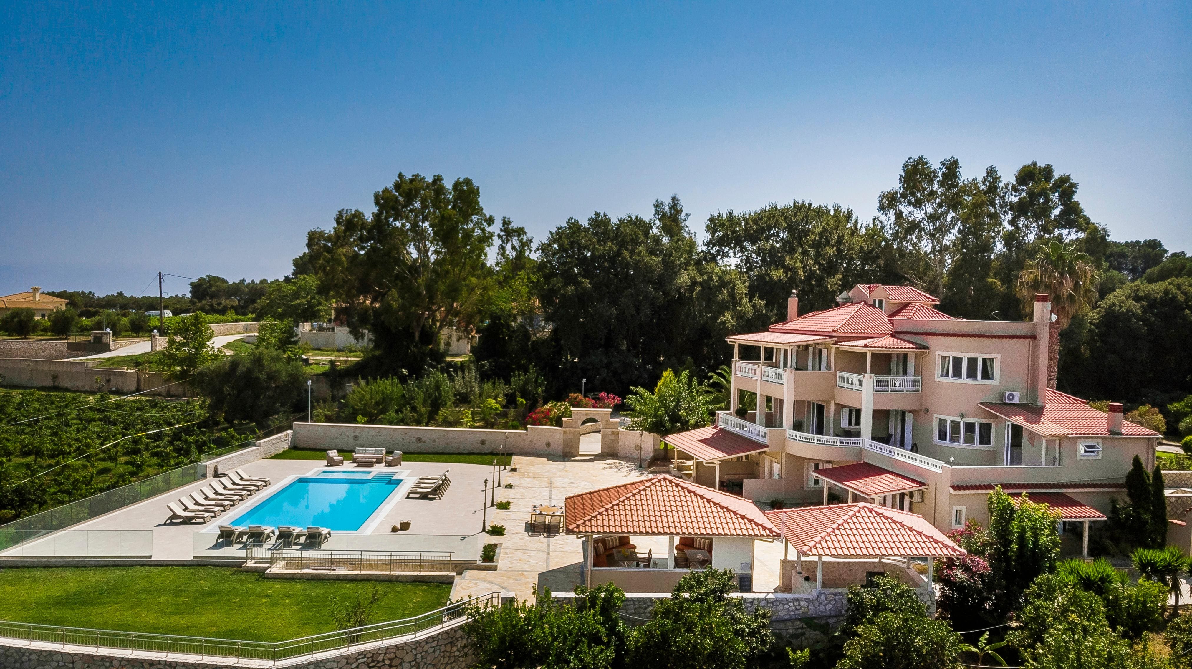 Villa Meltemi Livathos Livathos 18: Opulent 8-Bedroom Apartment with Seaviews and Pool, Livathos