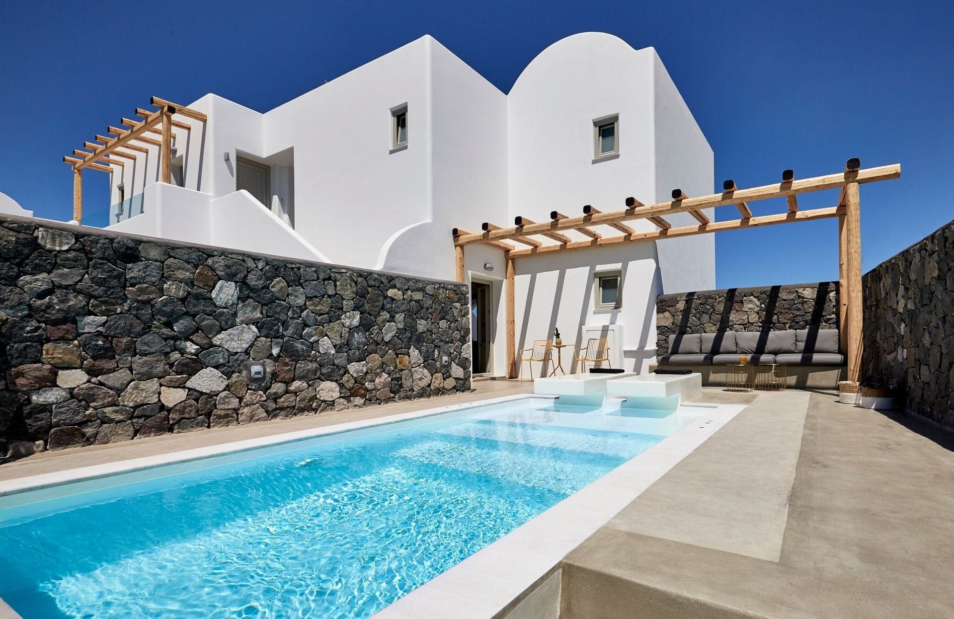 Villa Meltemi Mesaria: Luxury 1-Bedroom Apartment with Heated Pool and Sea Views, Santorini
