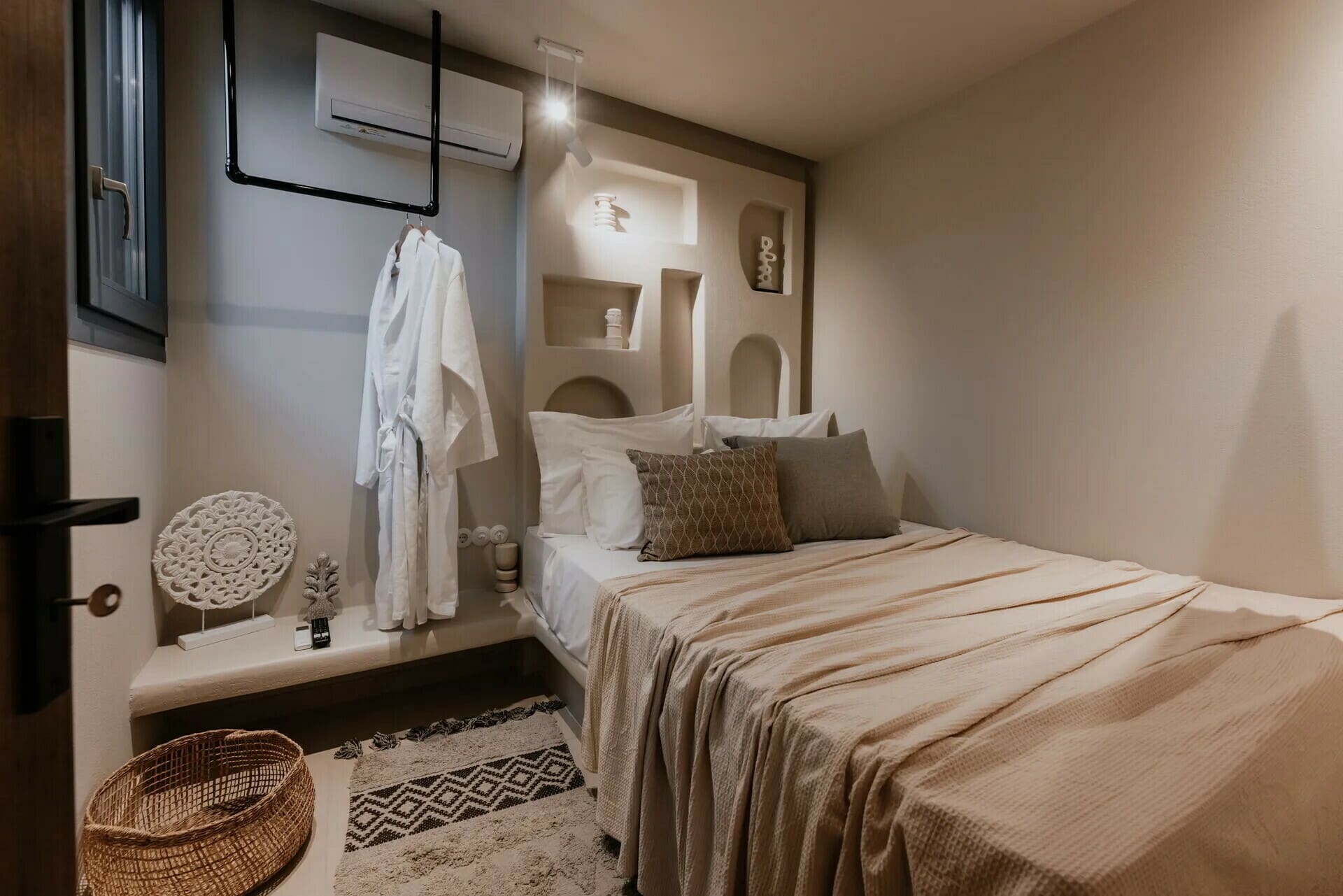 Villa Meltemi Naxos Naxos 28: Luxury 4-Bedroom Villa with Seaview and Pool, Naxos