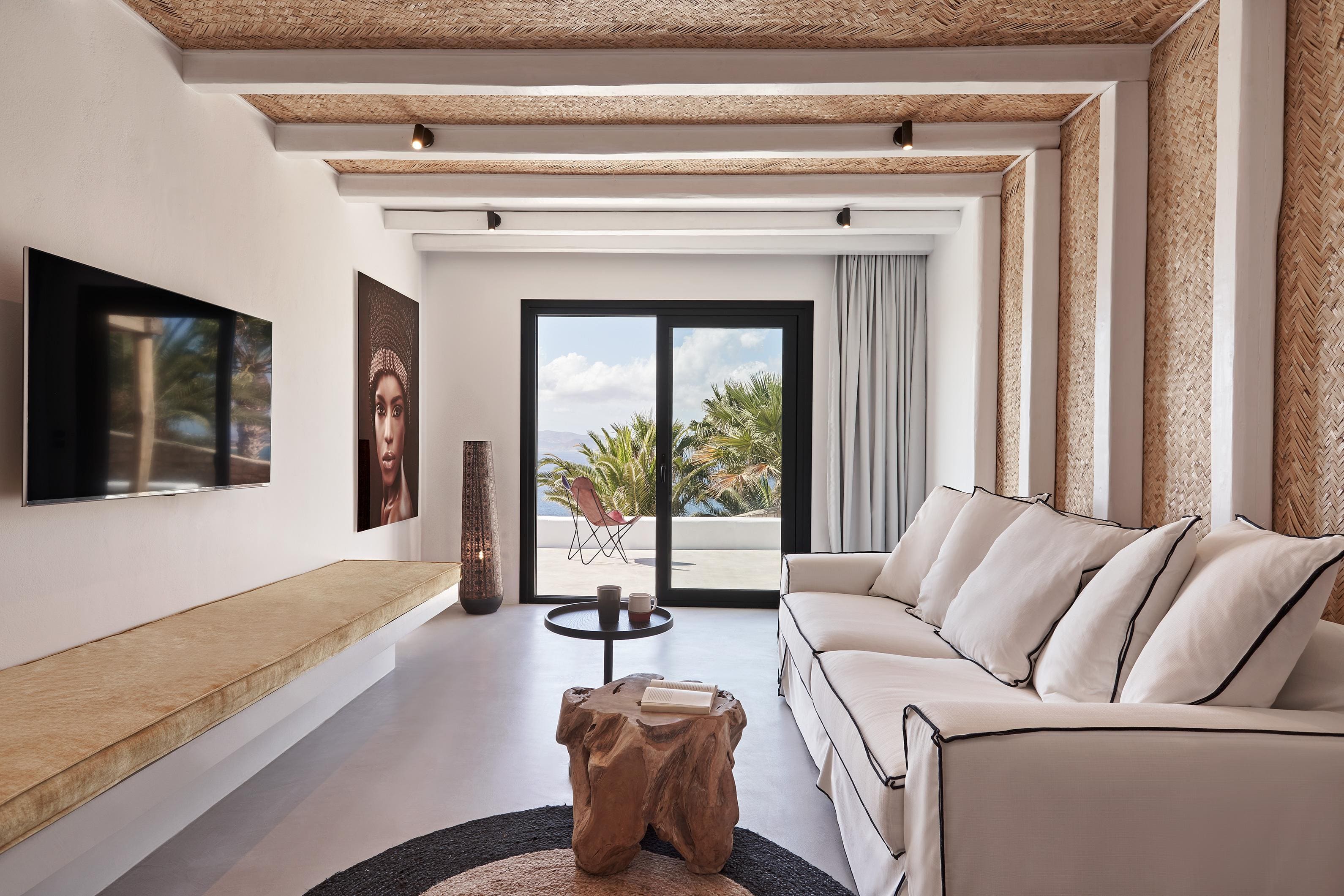 Villa Meltemi Naxos Naxos 35: Spacious 4-Bedroom Luxury Apartment with Sea Views, Naxos