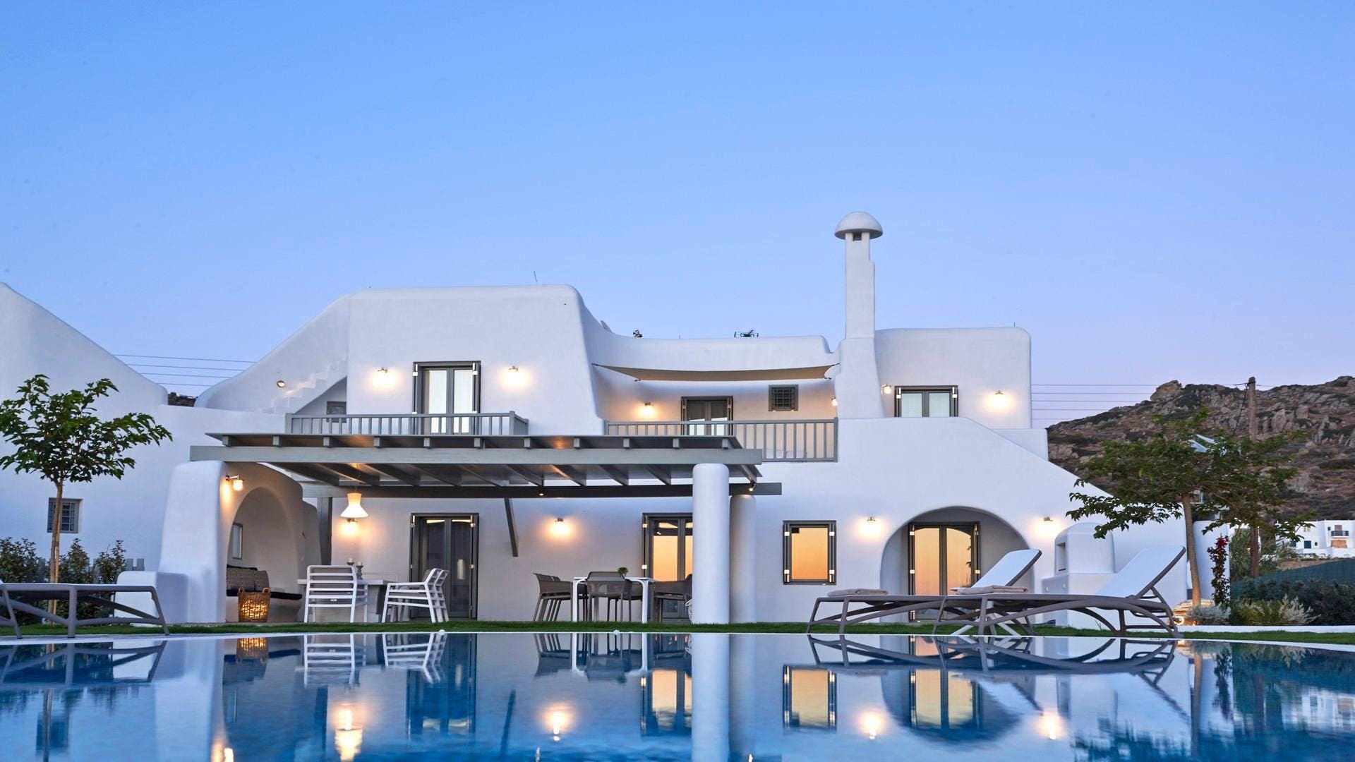 Villa Meltemi Naxos Naxos 51: Spacious 4-Bedroom Beachfront Apartment with Private Pool, Naxos