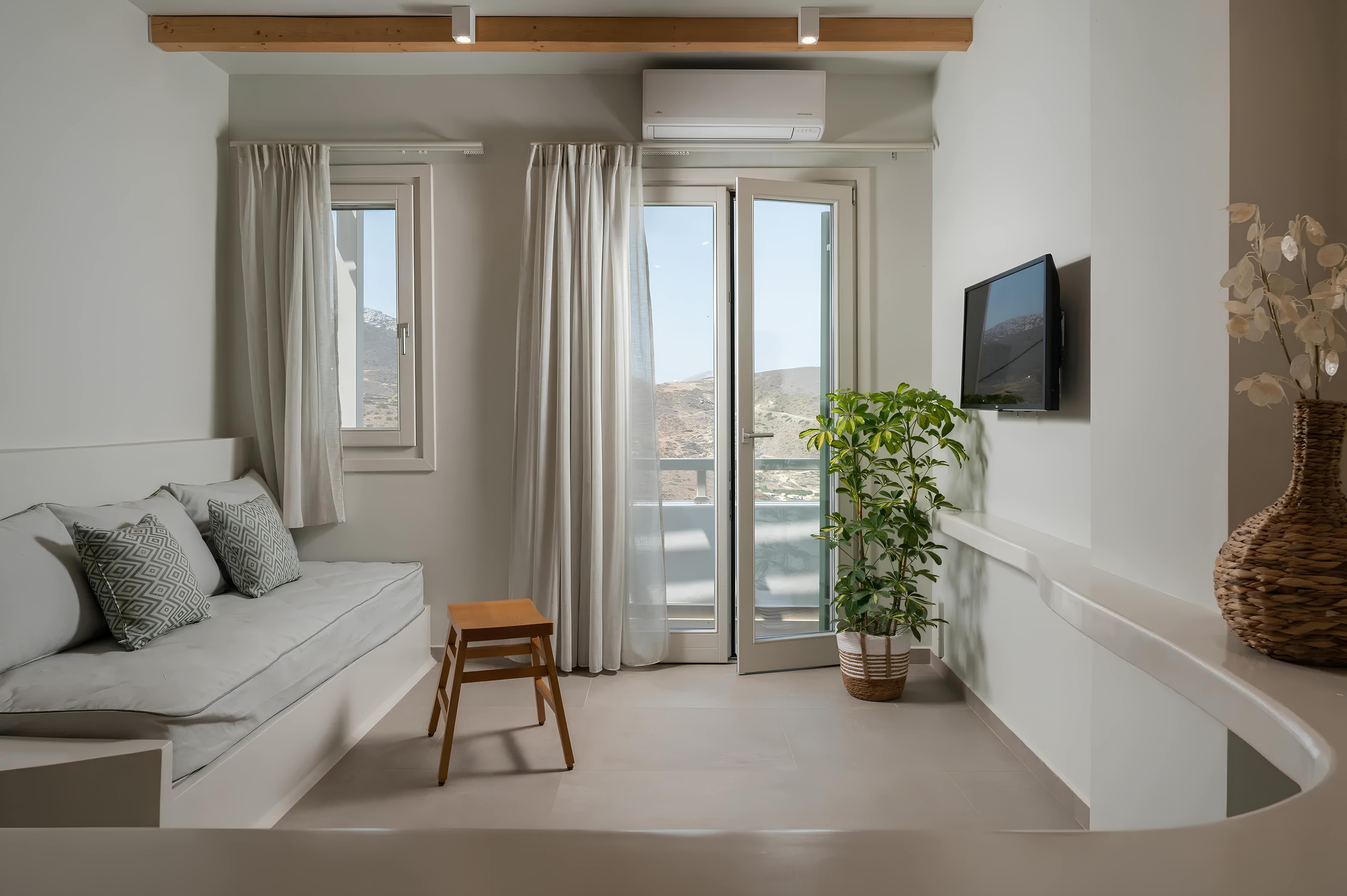 Villa Meltemi Naxos Naxos 63: Luxury 2-Bedroom Villa with Sea Views and Jacuzzi, Naxos