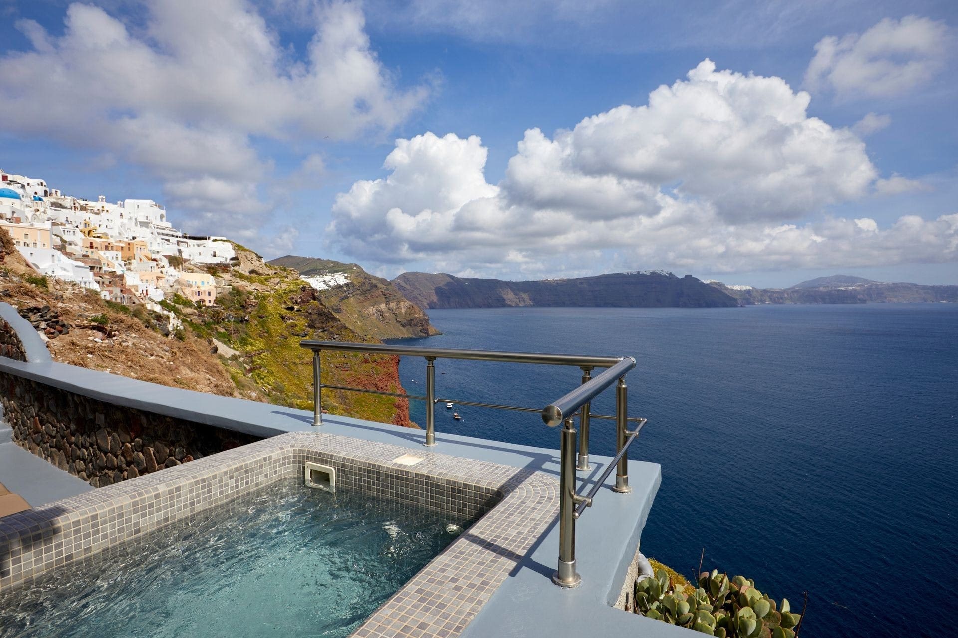 Villa Meltemi Oia Santorini 10: Luxury 2-Bedroom Apartment with Seaview, Santorini