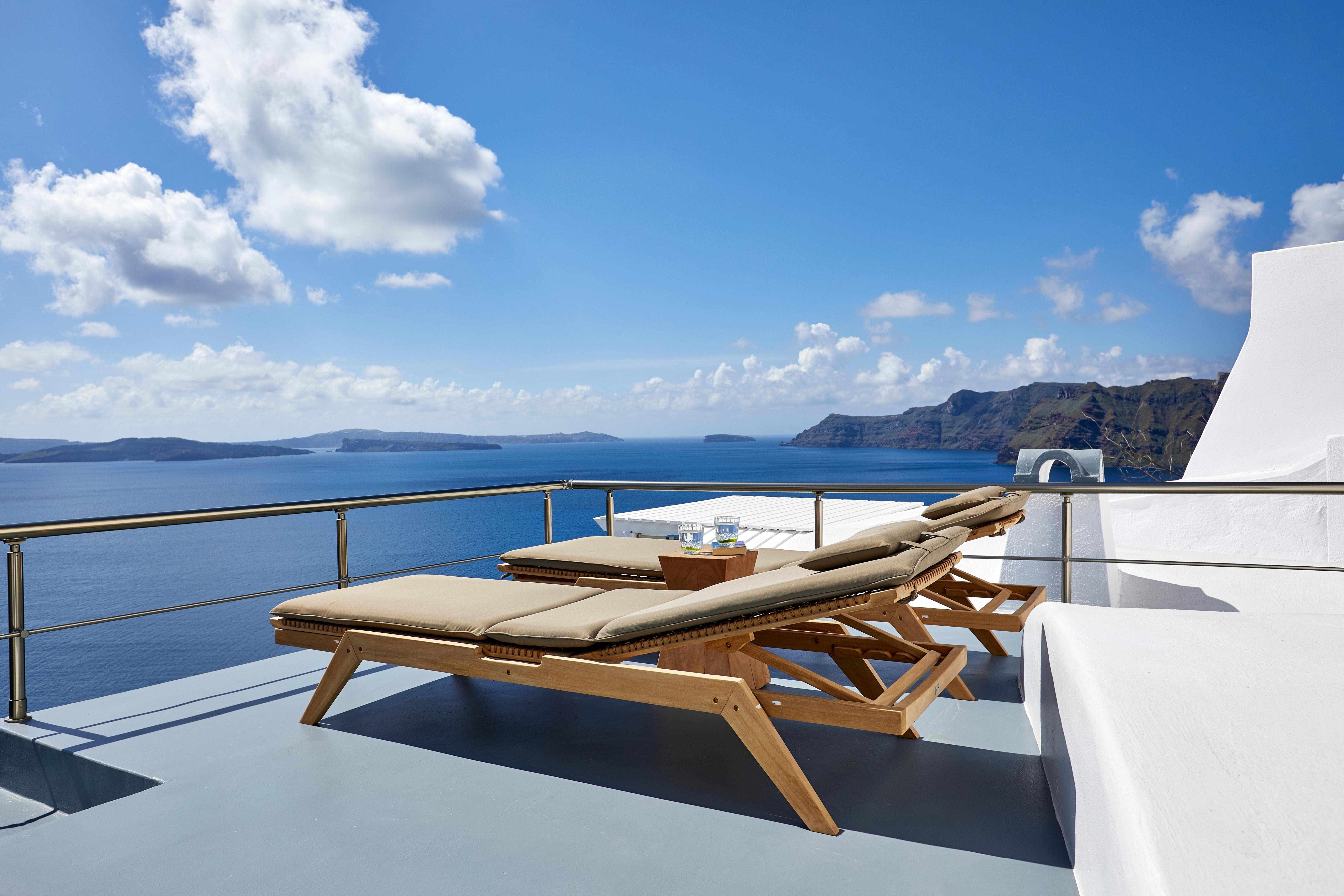 Villa Meltemi Oia Santorini 17: Charming 1-Bedroom Apartment with Hot Tub and Sea View, Santorini