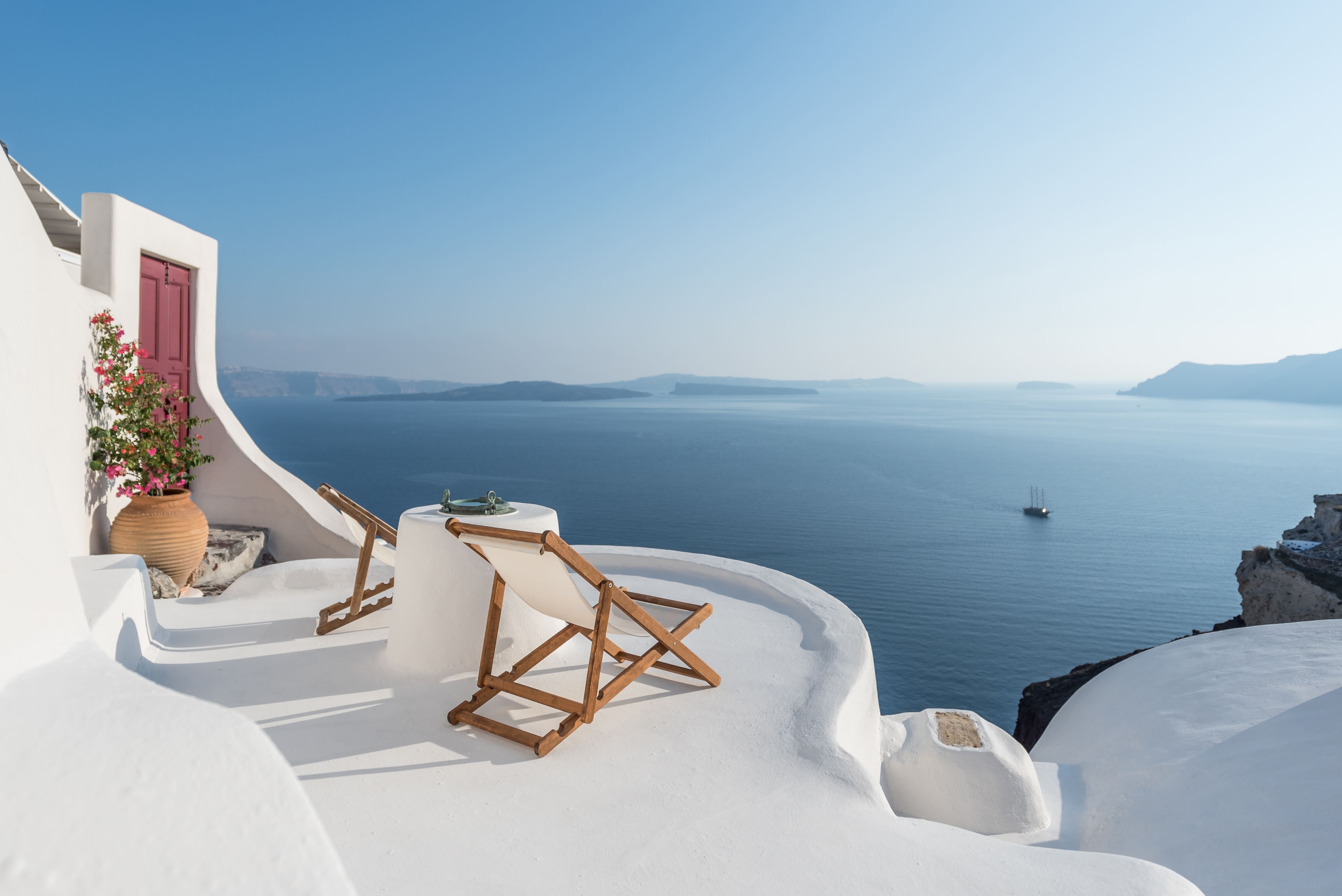 Villa Meltemi Oia Santorini 19: Luxury 2-Bedroom Apartment with Hot Tub and Sea Views, Santorini
