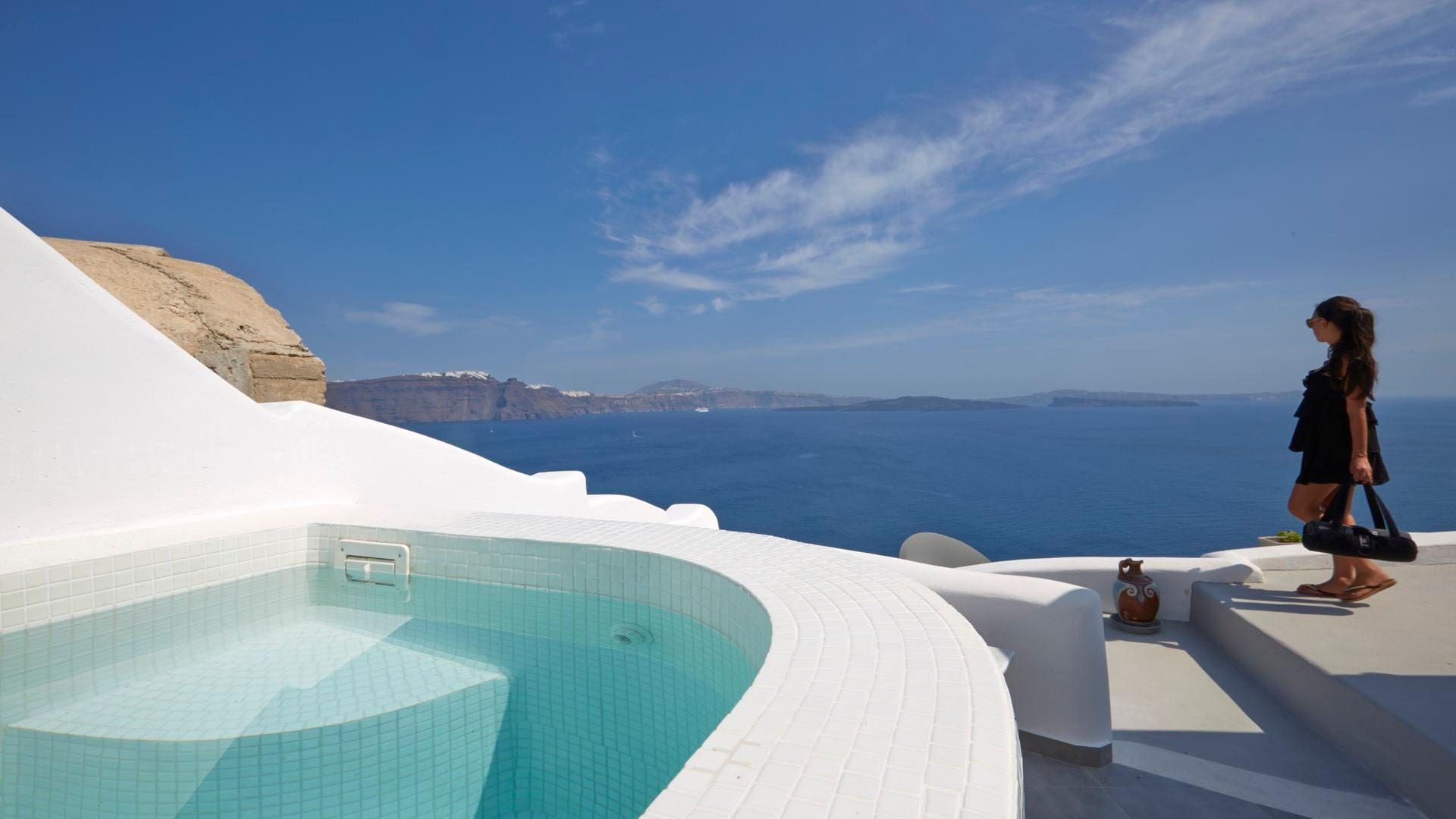 Villa Meltemi Oia Santorini 6: Luxury 2-Bedroom Apartment with Hot Tub and Seaview, Santorini