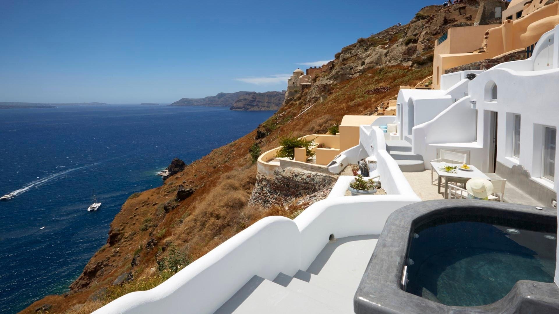 Villa Meltemi Oia Santorini: Luxury 3-Bedroom Apartment with Seaview and Hot Tub, Santorini