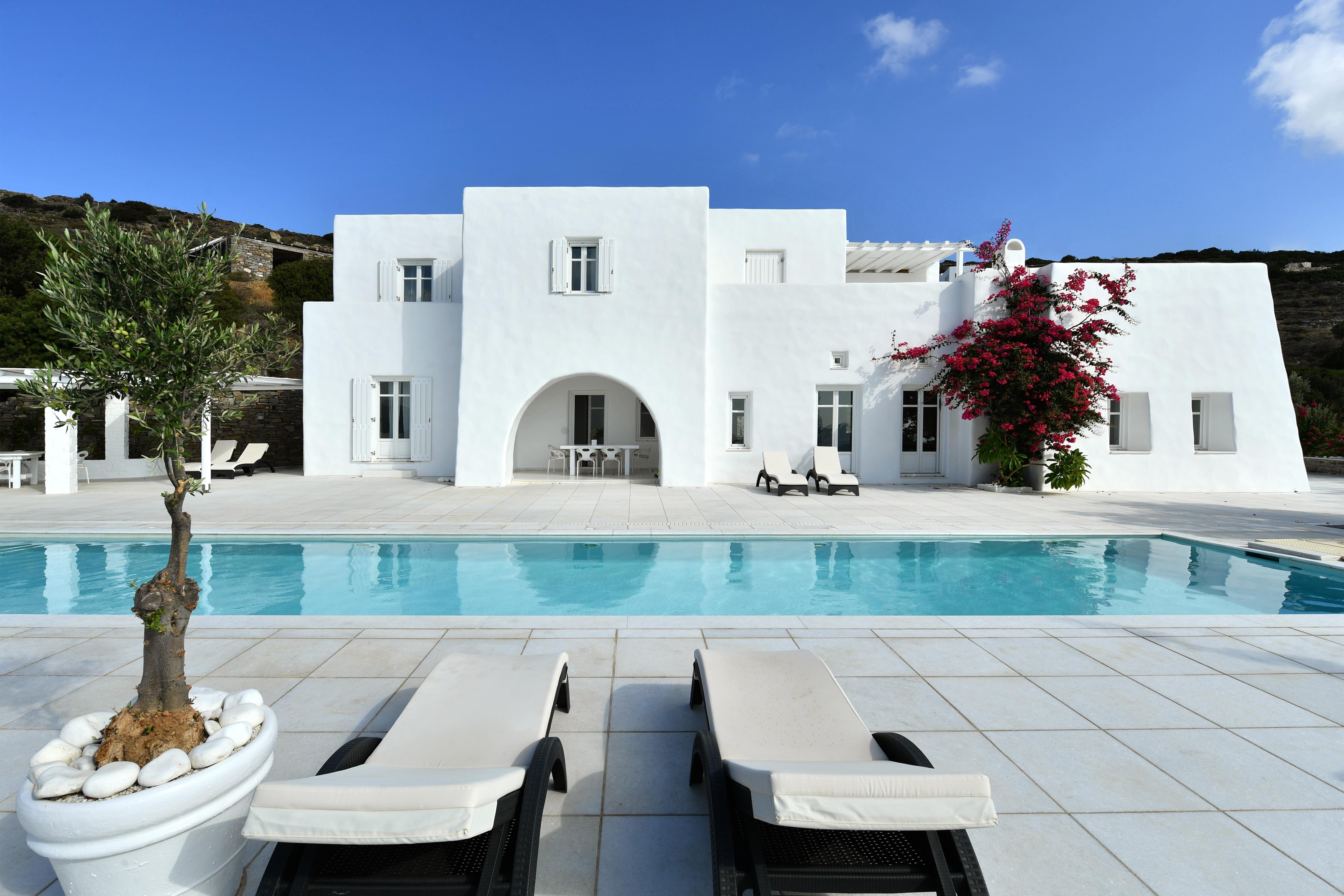 Villa Meltemi Paros Paros 112: Luxury 6-Bedroom Apartment with Sea View and Pool, Paros