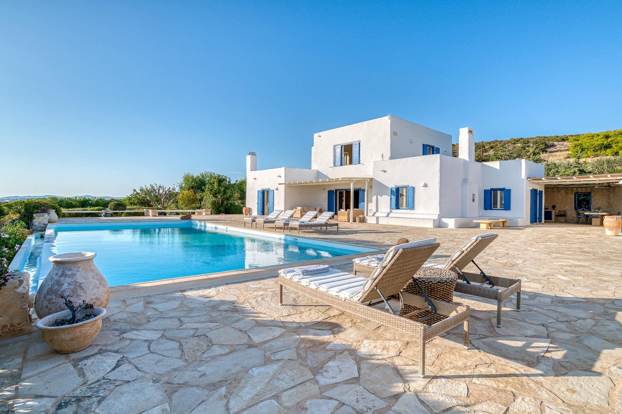 Villa Meltemi Paros Paros 118: 5-Bedroom Beachfront Apartment with Pool, Paros