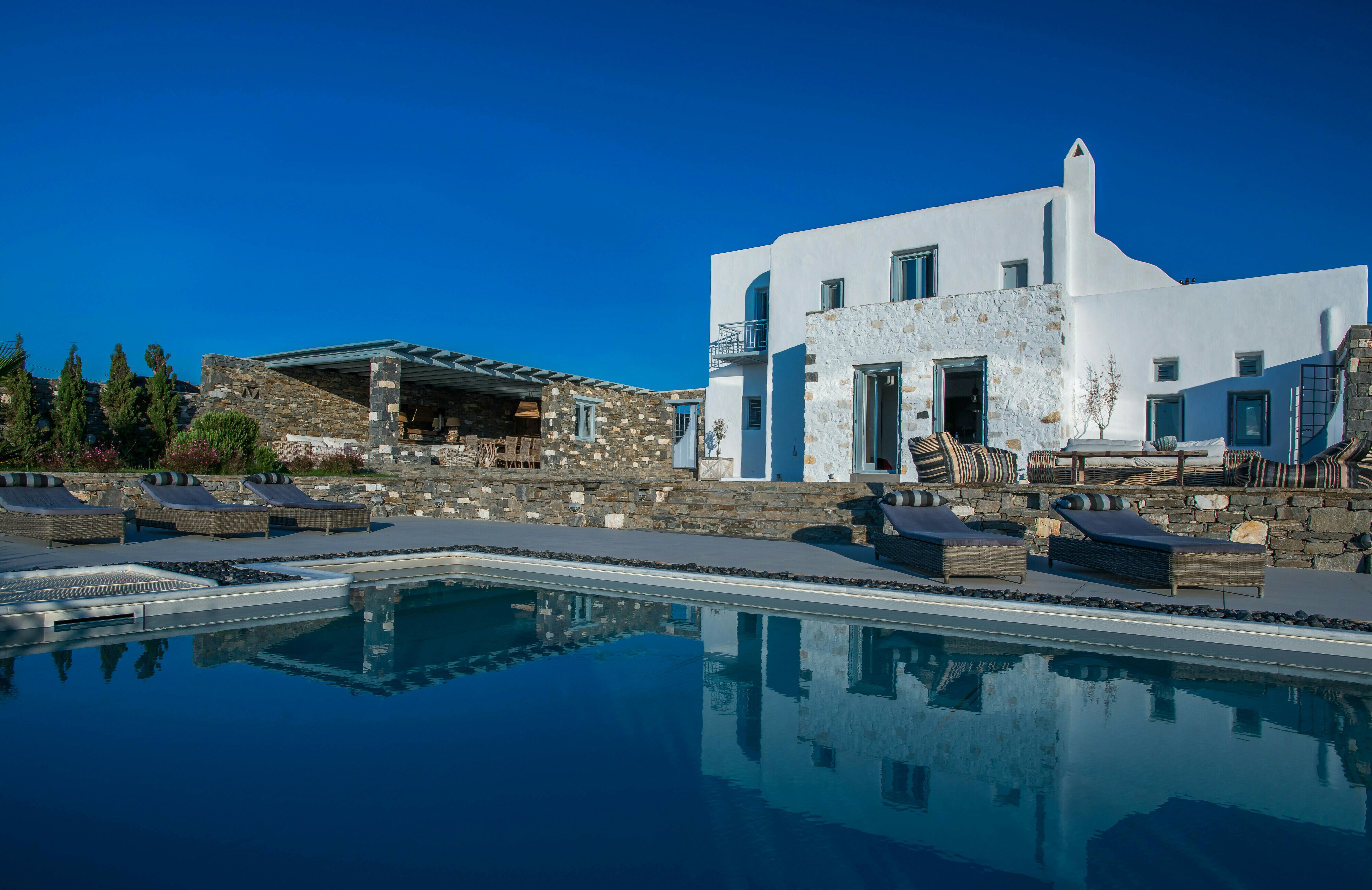 Villa Meltemi Paros Paros 25: Luxury 8-Bedroom Villa with Pool and Sea Views, Paros