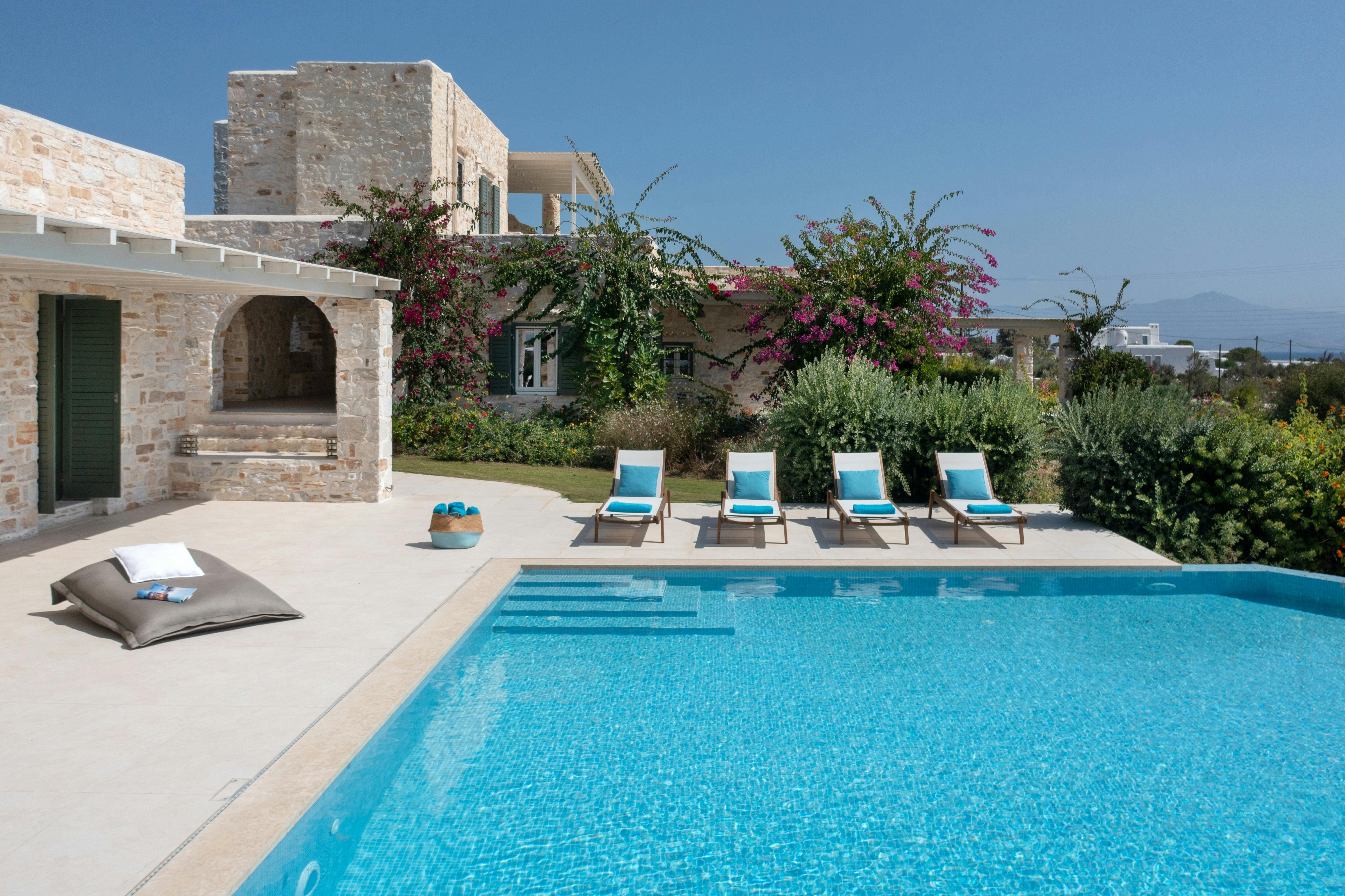 Villa Meltemi Paros Paros 26: Luxurious 7-Bedroom Villa with Pool and Sea Views, Paros