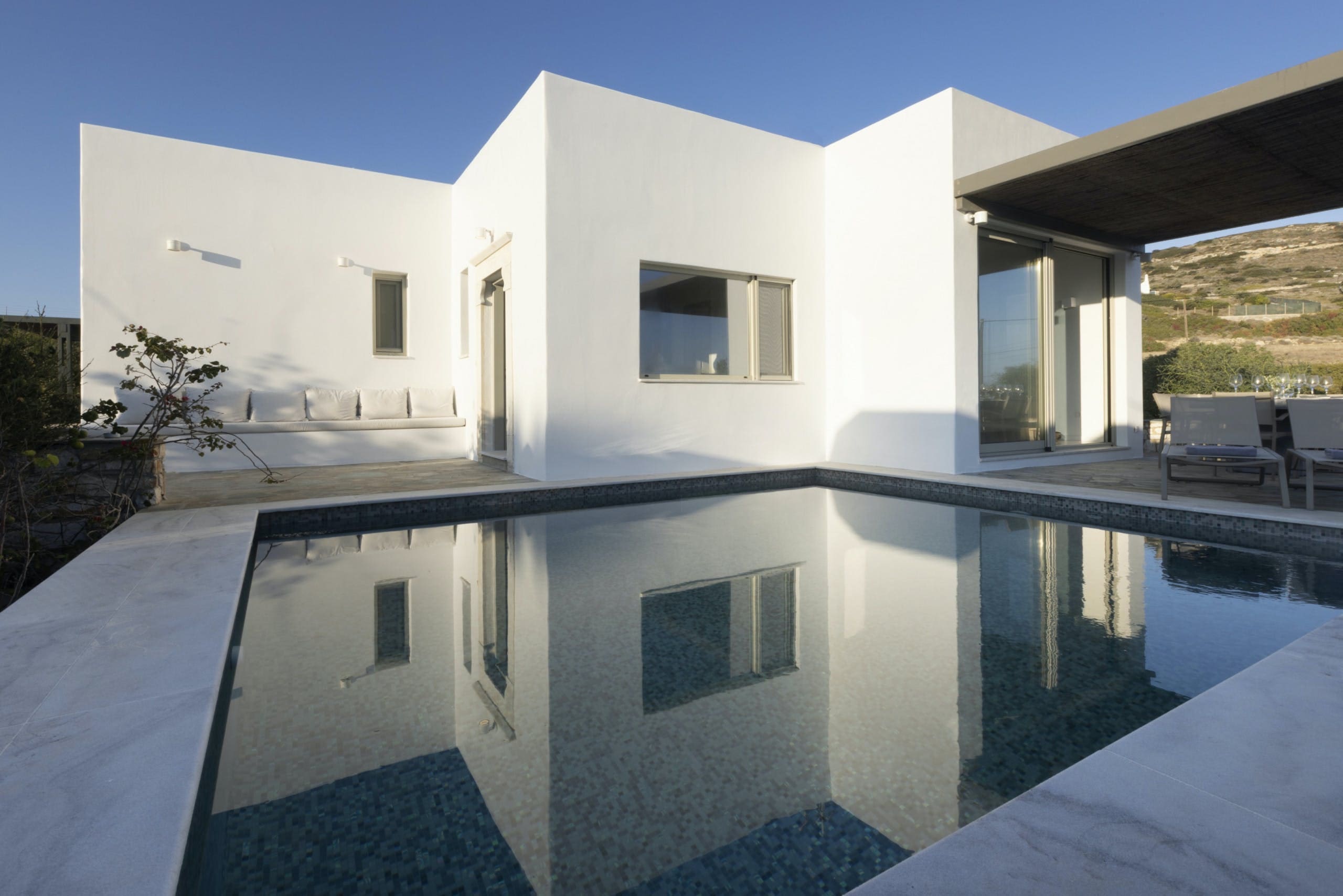 Villa Meltemi Paros Paros 44: 4-Bedroom Luxury Apartment with Pool and Sea Views, Paros