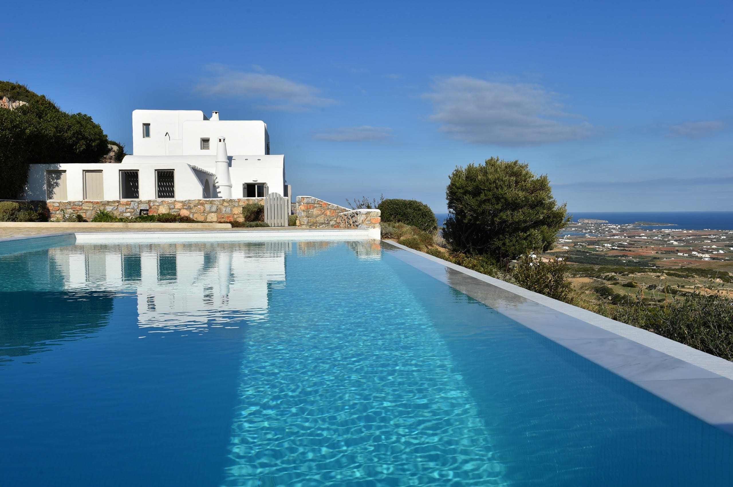 Villa Meltemi Paros Paros 45: 3-Bedroom Luxury Apartment with Infinity Pool and Sea Views, Paros